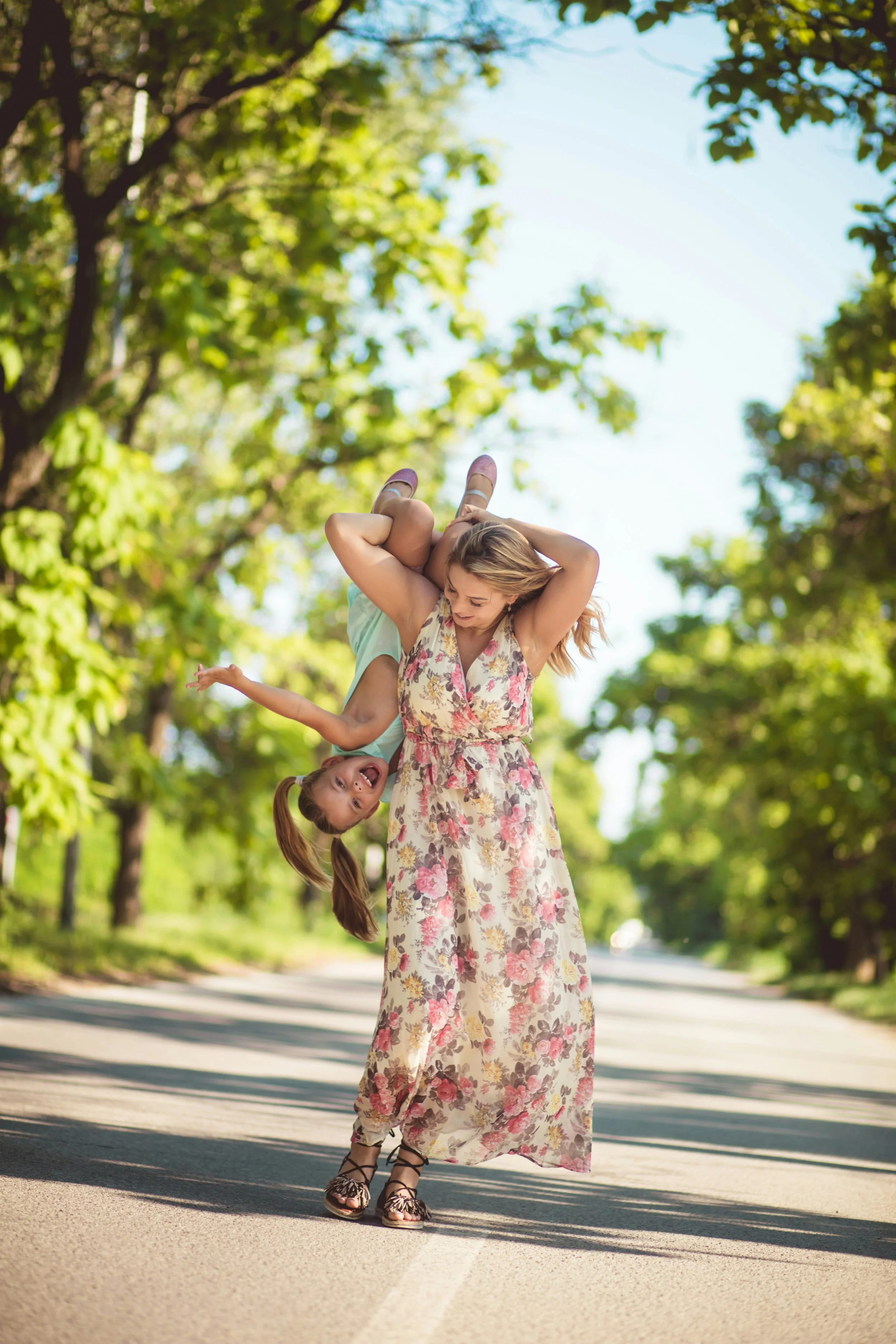 woman carrying child and living life with pelvic floor dysfunction