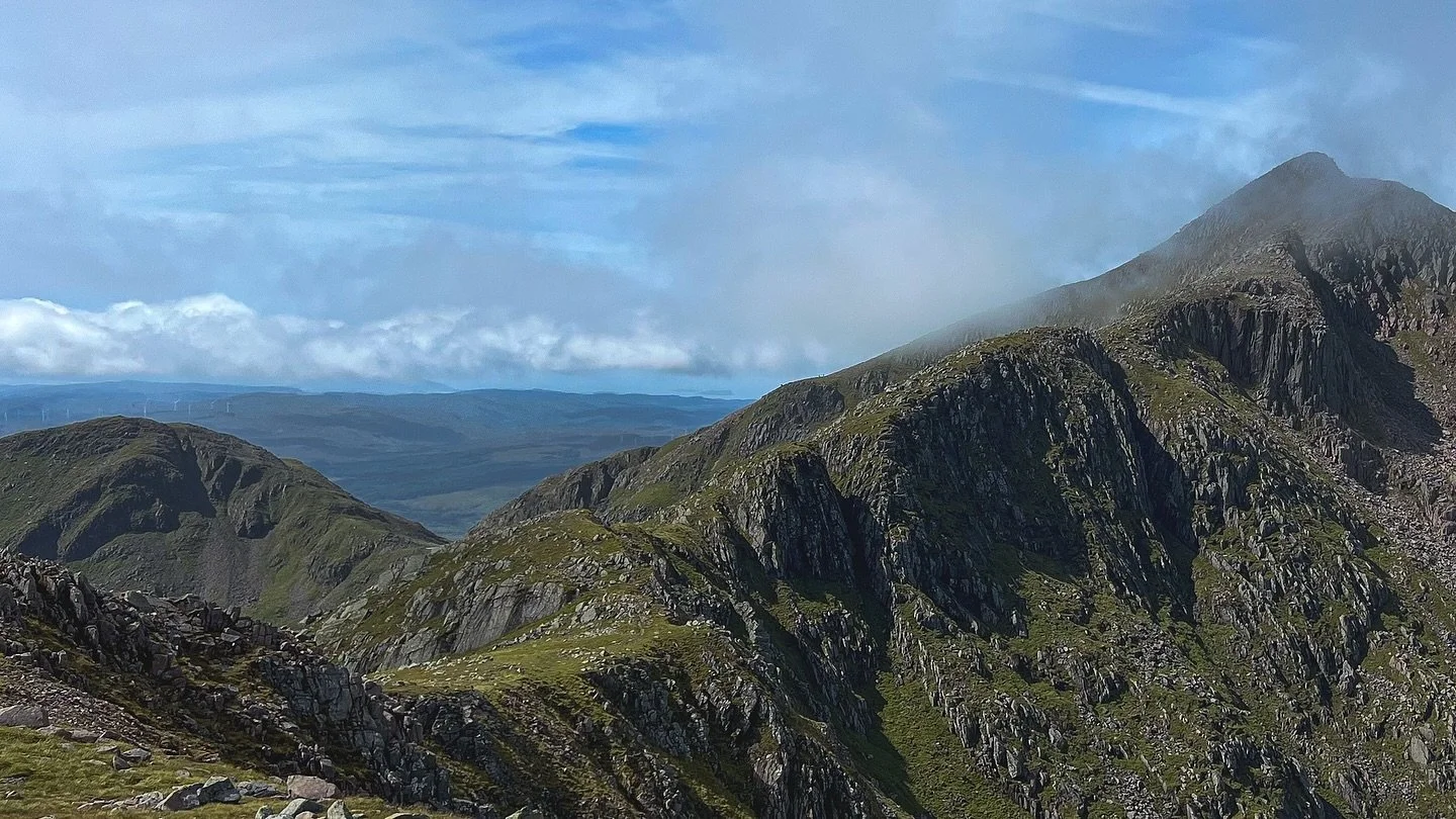 One of those days! And I mean one of those days that lasts long in the memory bank 🙌
***
⛰️ Ben Cruachan
⛰️ 1126m / 3694ft
⛰️ Munro List No. 31
⛰️ Stob Daimh
⛰️ 998m / 3274ft
⛰️ Munro List No. 143
***
Taken a while to post this but this was from l