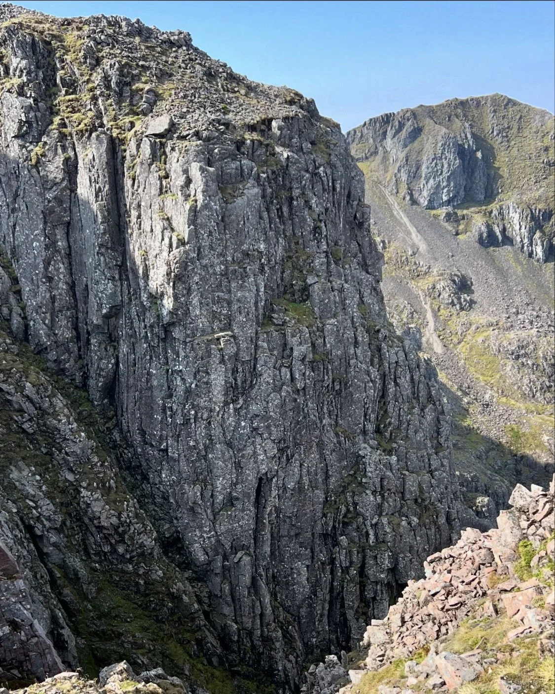 Church Door Buttress on Stob Coire nan Lochan. What a massif Bidean is, oodles and oodles of interest, especially on a day like it was here a couple of weekends ago!
***
#stobcoirenanlochan #bideannambian #churchdoorbuttress #scotland #visitscotland