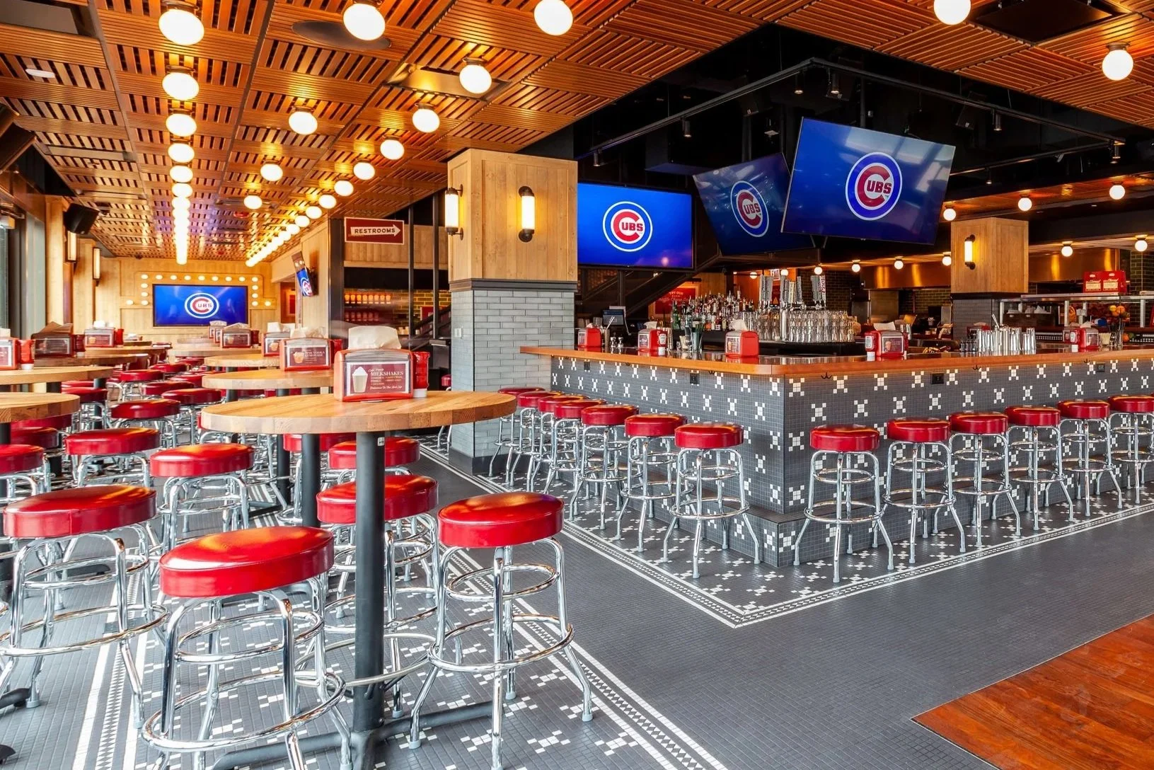 Small Cheval Wrigleyville