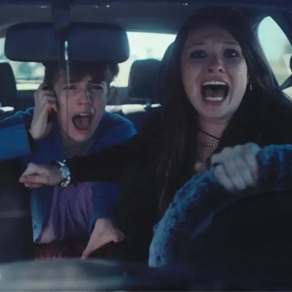 Slamdance ’26: “BRB” is a Sweet Ode to Sisters, Dial-up, and AIM