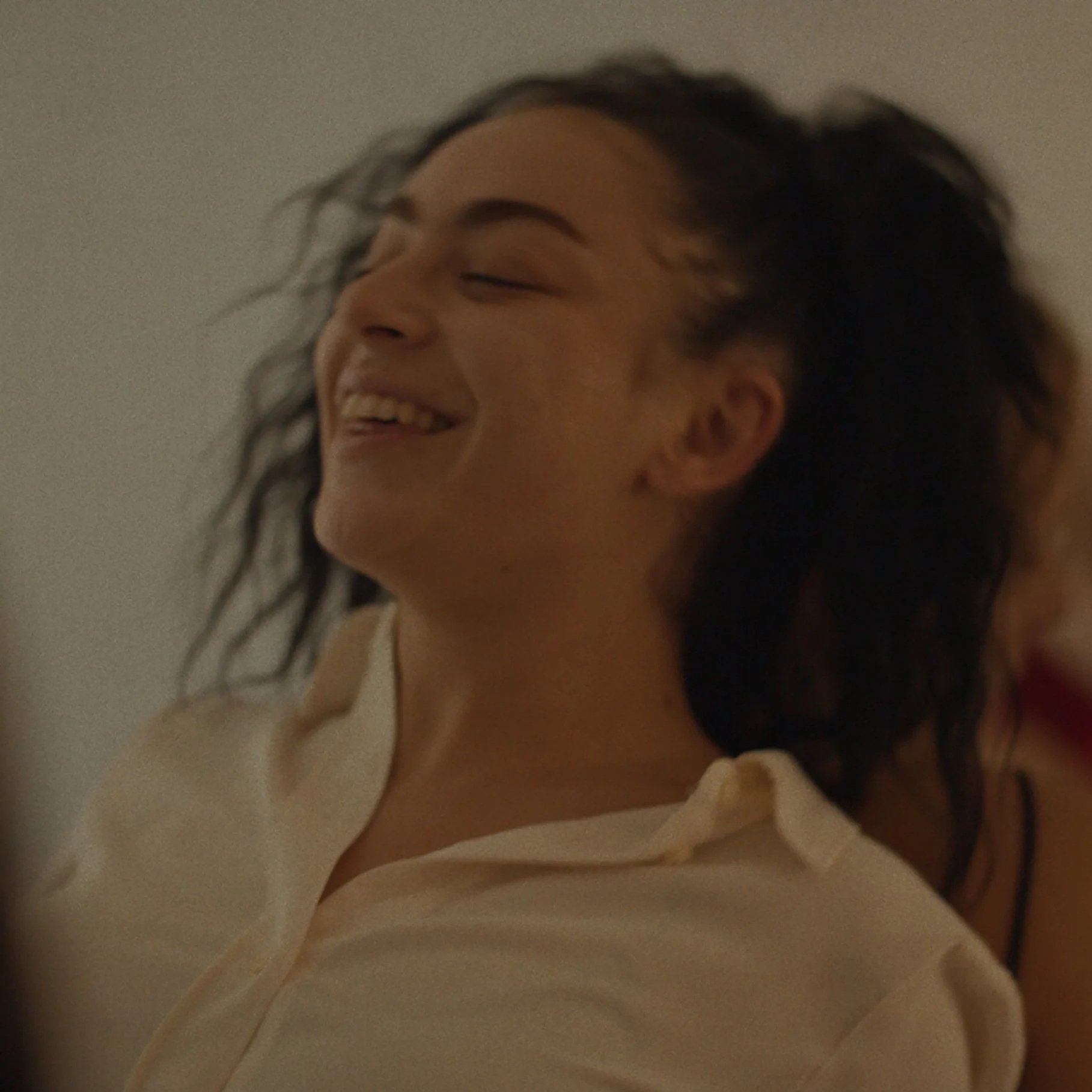 “Erupcja” Puts Charli XCX in a Raw, New Light