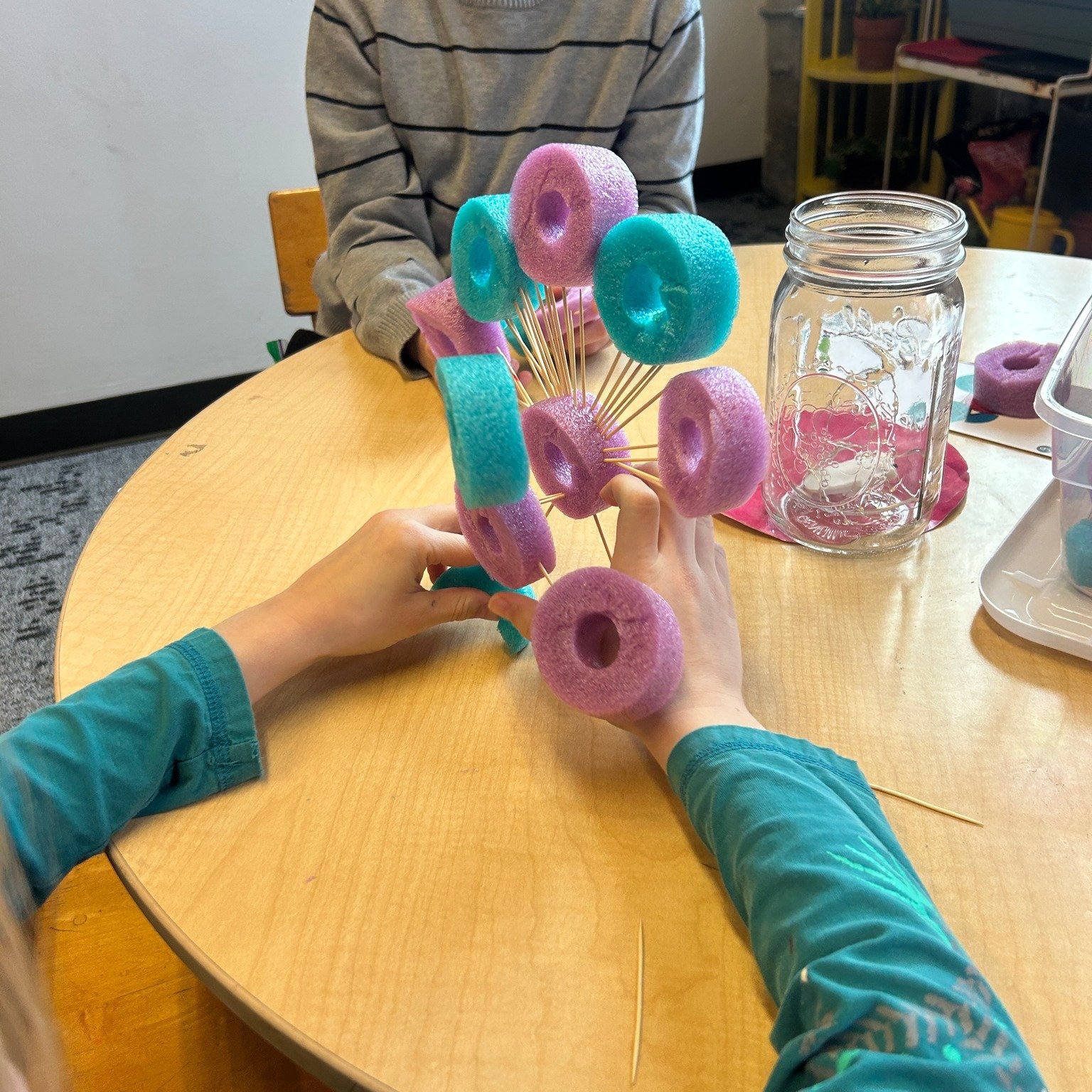 ✨ Morning STEM vibes! ✨
Our 2nd graders are starting the day with building challenges and taking their Ferris wheel creations to new heights. 🎡💡 Hands-on learning, big imaginations, and future engineers in the making! 💙 #STEMEducation #FutureEngin