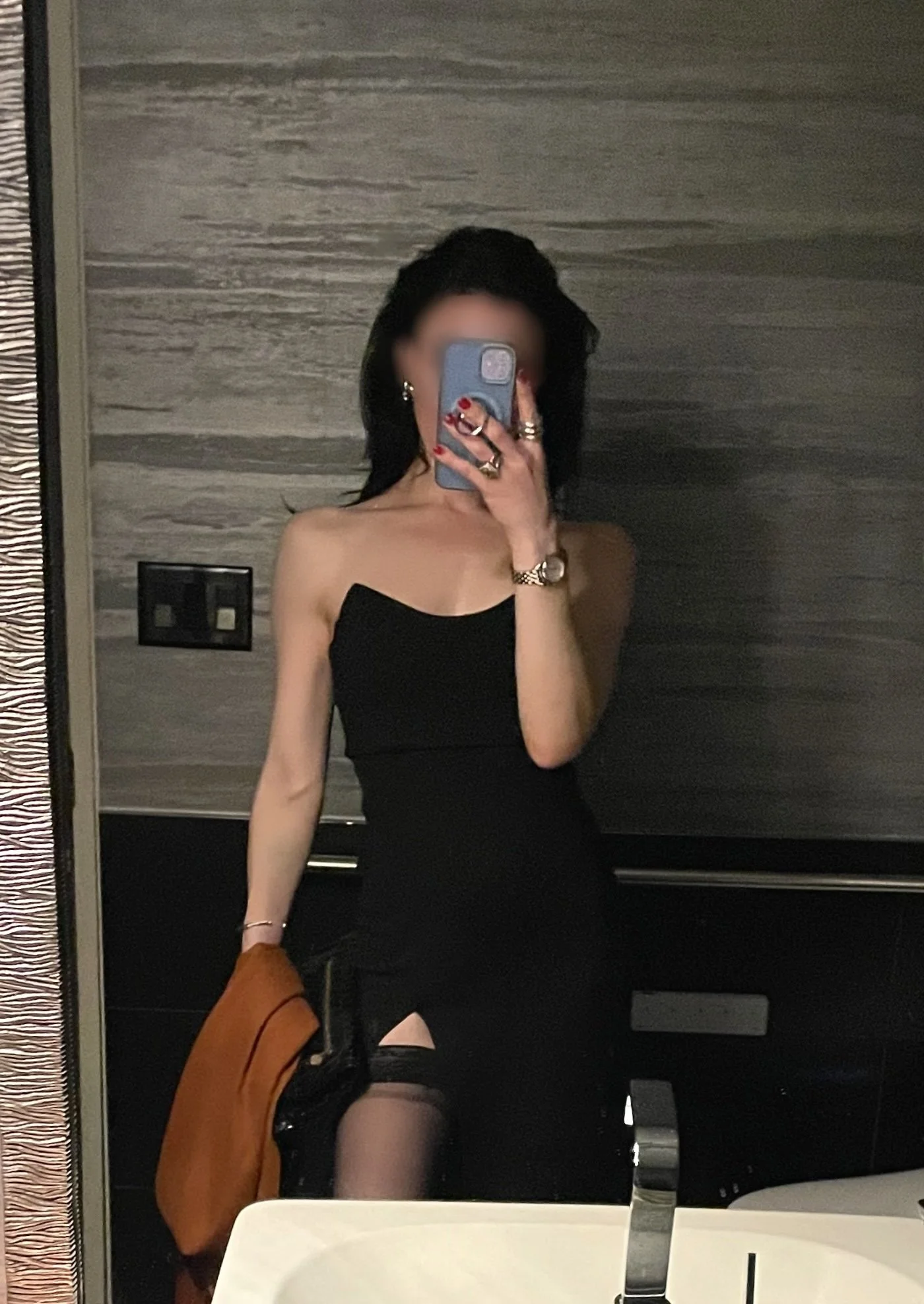 blackdressalinea.jpg