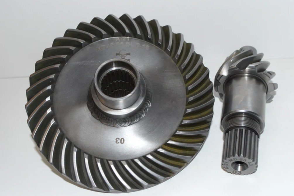 turner-billet-rear-differential-ring-and-pinion-for-g2-xmr-3.jpg