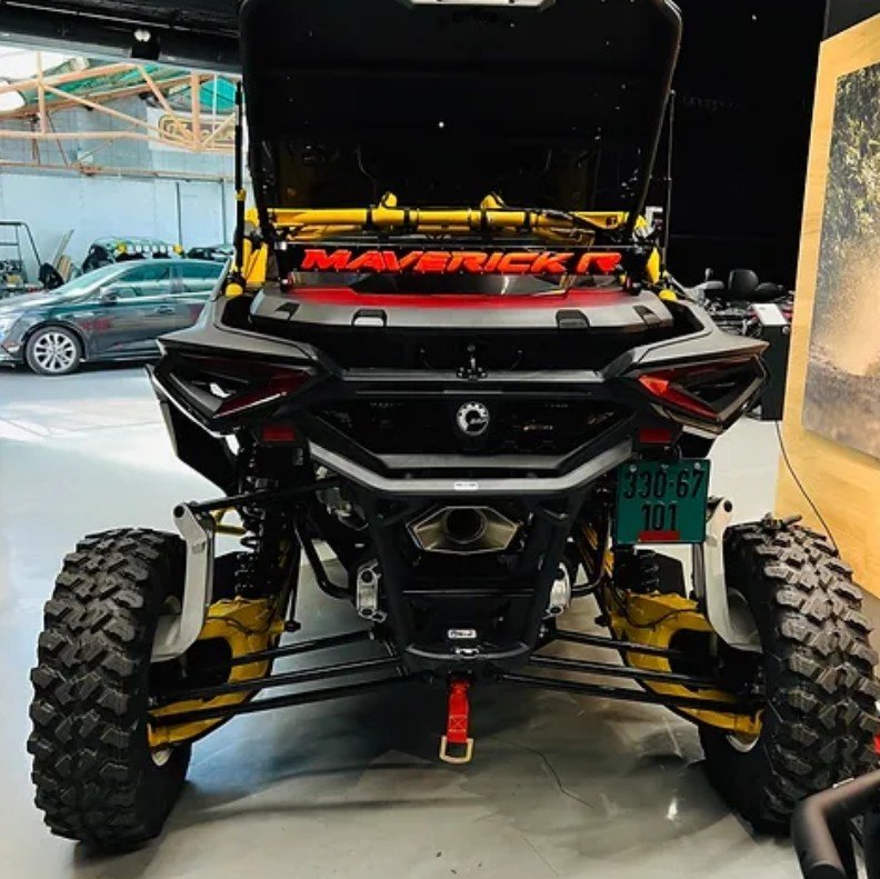 am-custom-led-light-bar-upper-roof-6.jpg