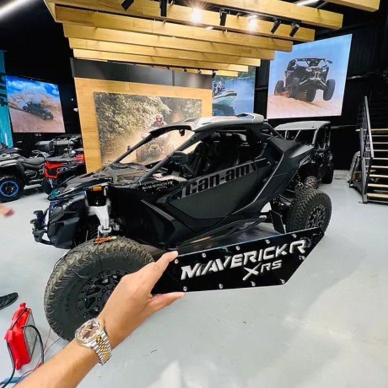am-custom-badges-can-am-maverick-r-3.jpg