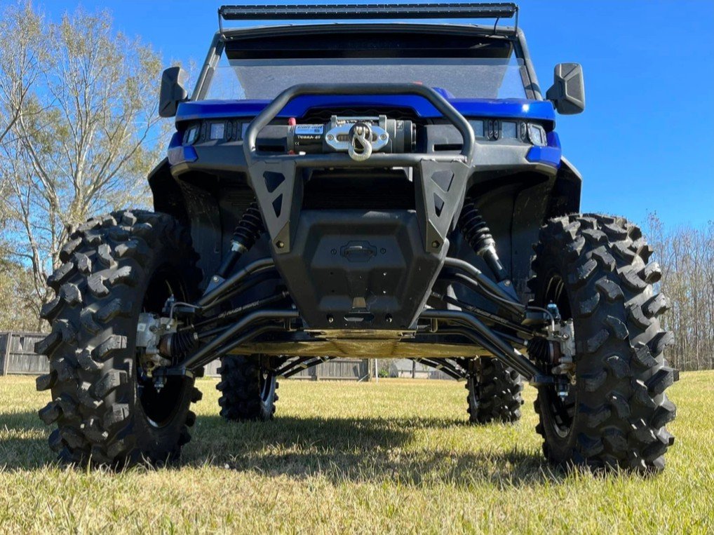 canam-defender-forward-arched-arms-3.jpg