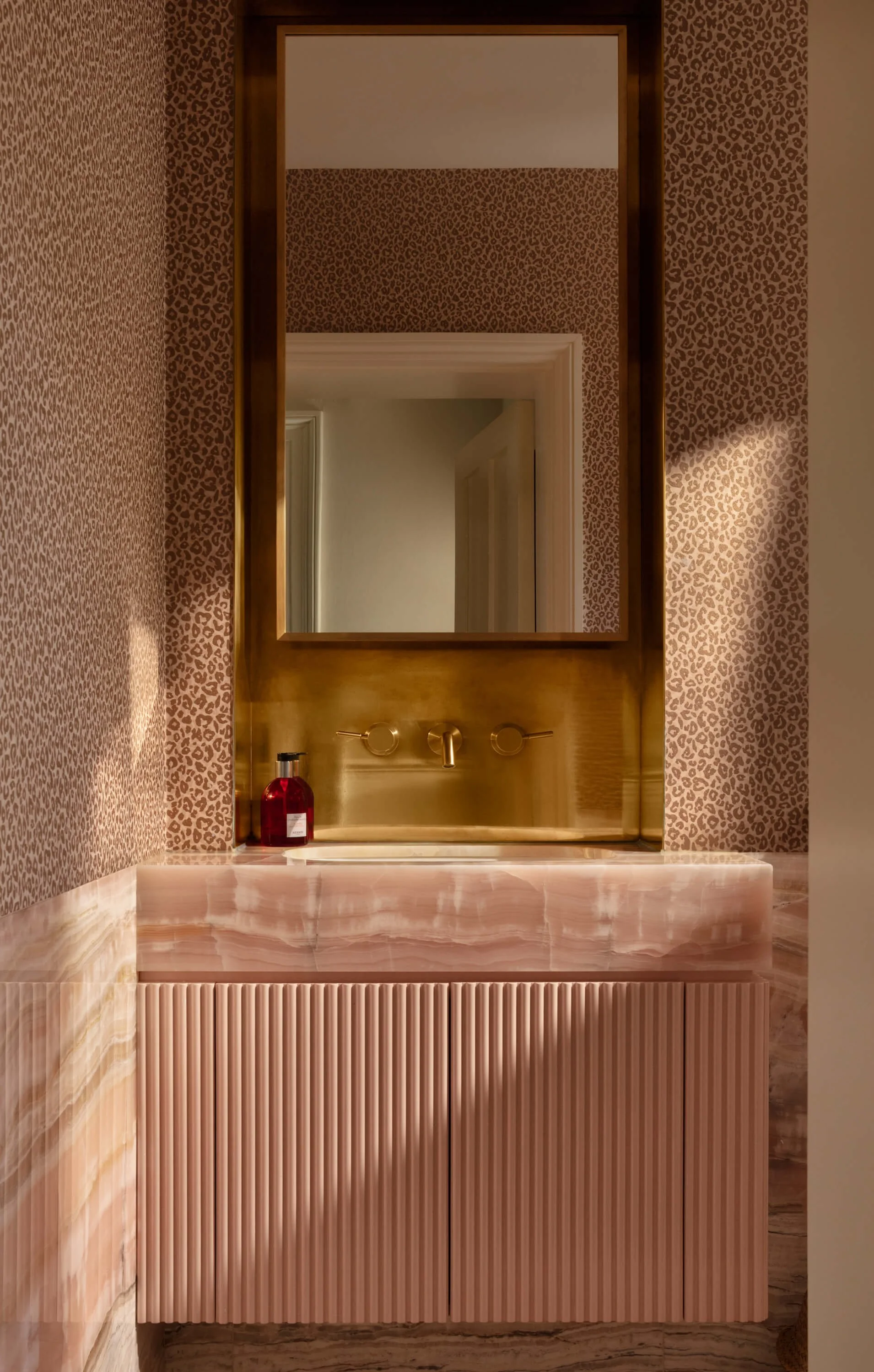 High-end interior photography of Pembridge Gardens, Notting Hill, London — Renato O'Leary | Studio Red