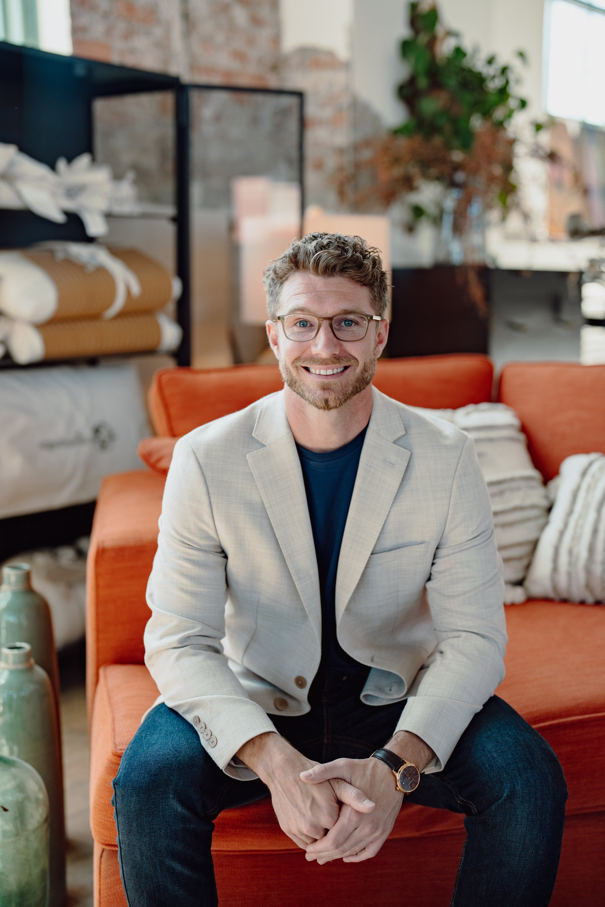 A photo of Chad Hersey, a local Gig Harbor real estate agent specializing in luxury home sales in the area.