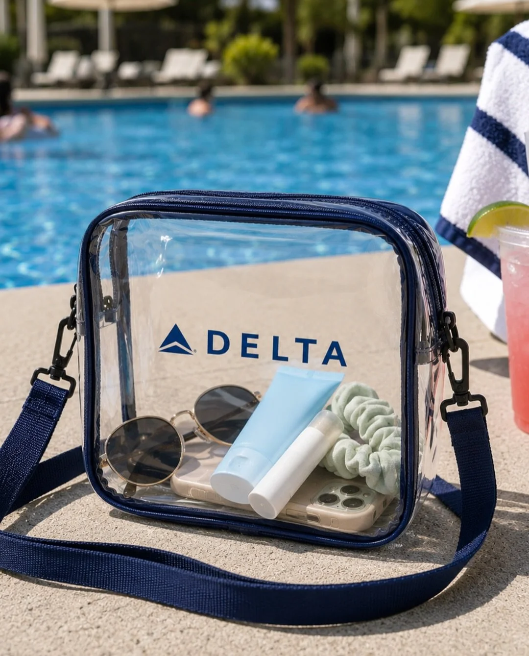 Not just for stadiums anymore. 

From poolside to concerts, beach days to weekend escapes, clear bags have become one of summer&rsquo;s most versatile accessories. 

Where are you taking yours? ☀️