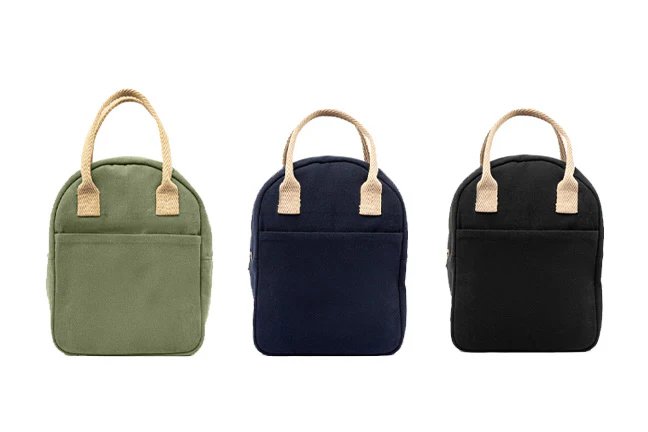 trace-and-carry-eats-lunch-bag-1.jpg