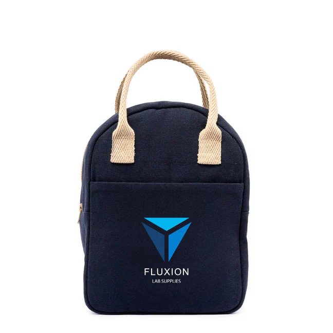 trace-and-carry-eats-lunch-bag-2.jpg