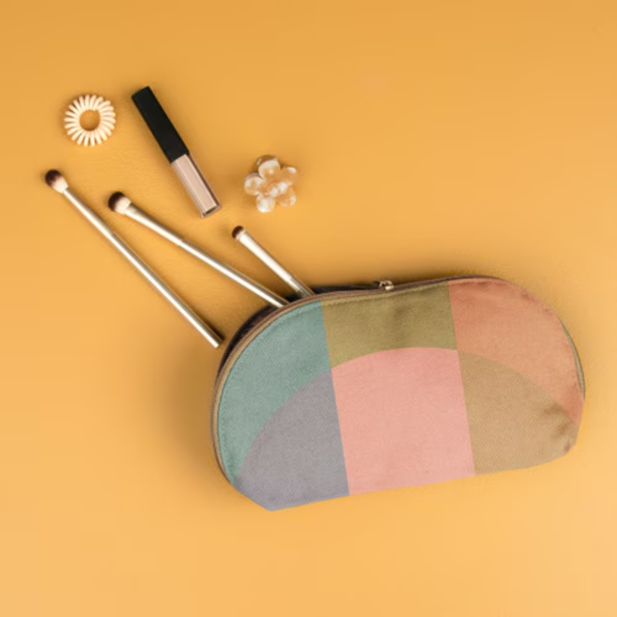 glam-clam-pouch.png