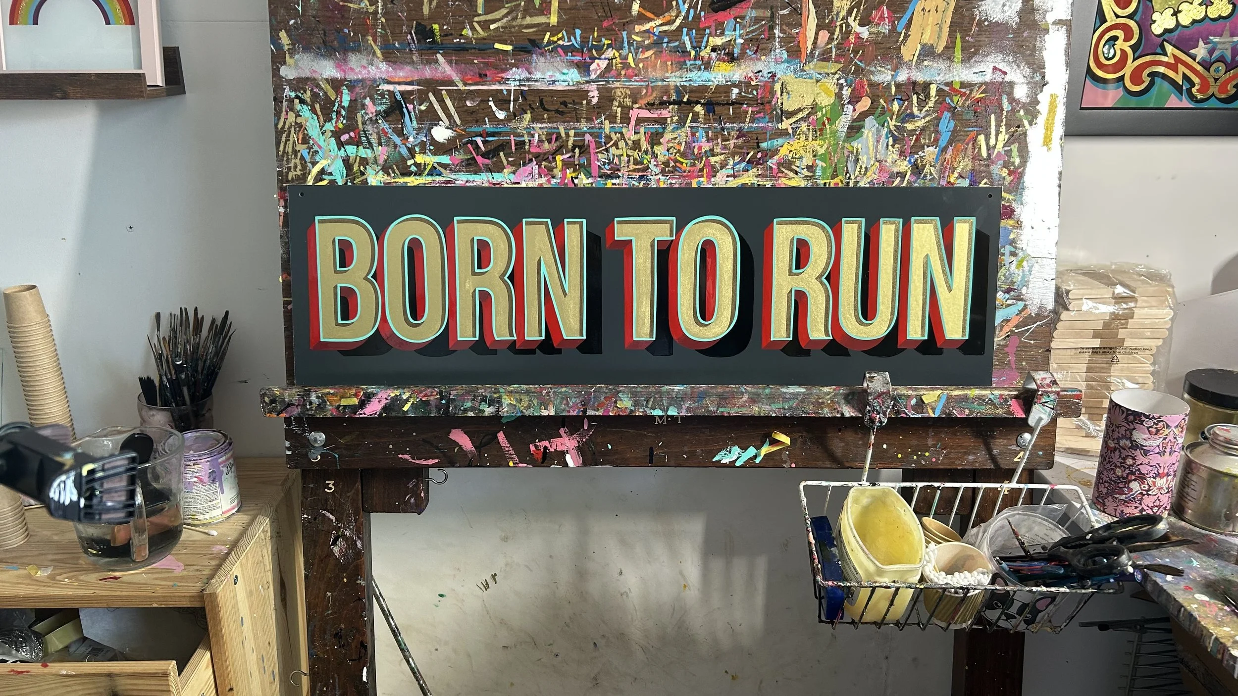 BORN TO RUN - GREY/GOLD