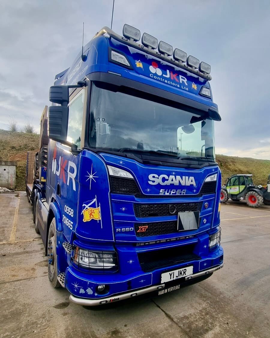 Flat oot friday🤠

Been a busy couple weeks and a few new lorry screens fitted or repaired🚚👍🏽

All types of work carried out, please give us a call if you have any queries 📞📱