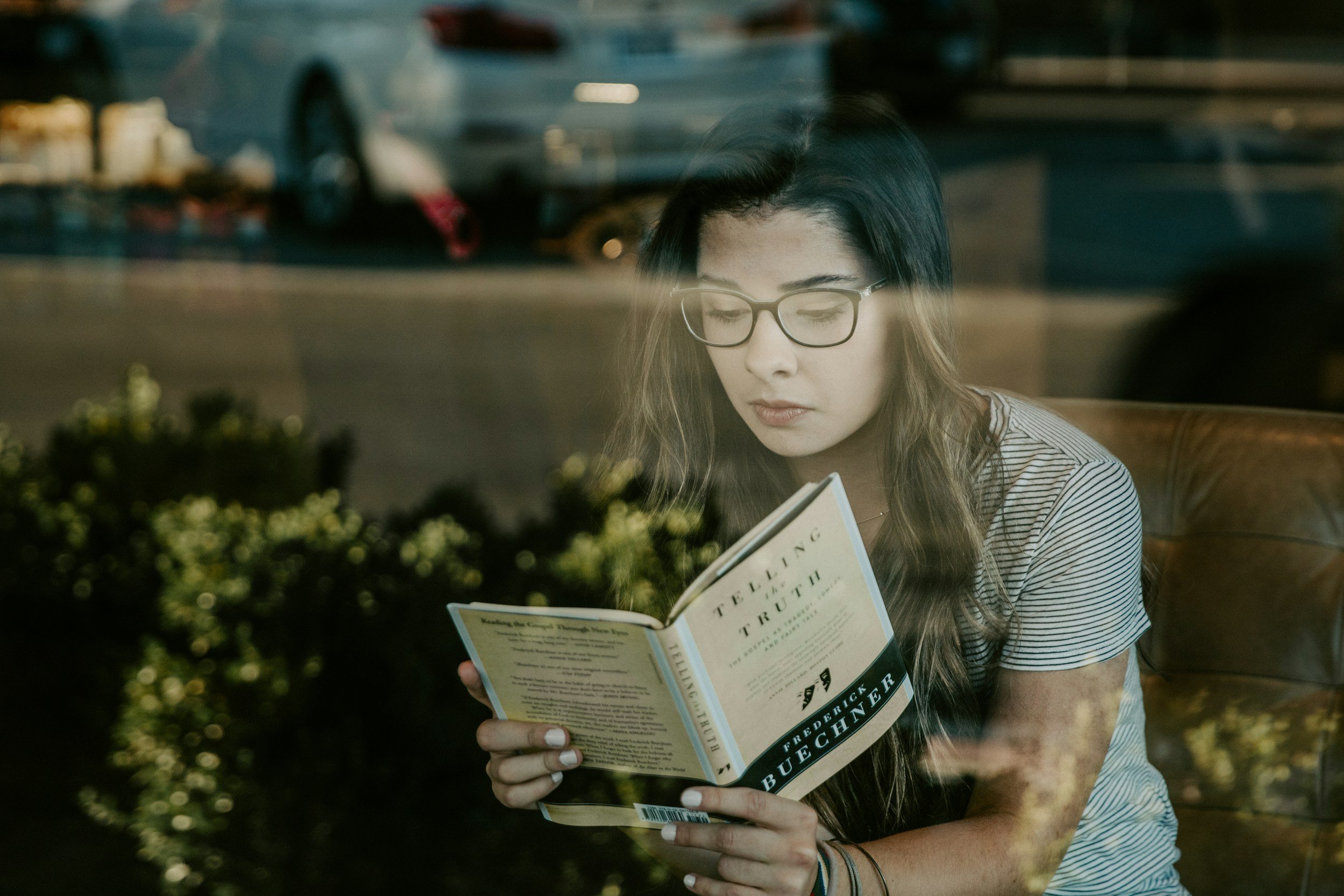 Why Insight Doesn’t Change Relationships: What Actually Helps Couples Break Old Patterns