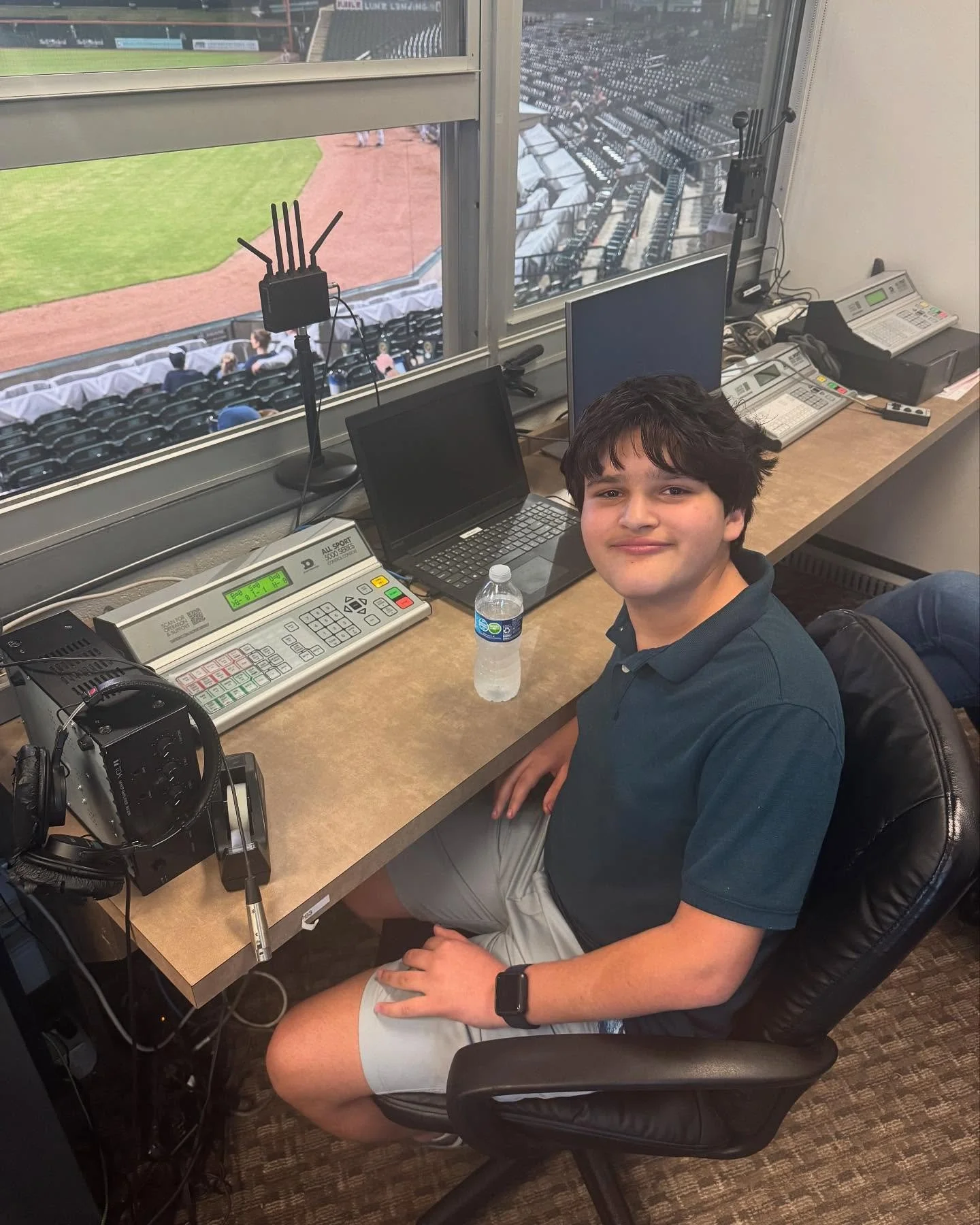 Special guest announcers join us for Game 3 of the Bregman Cares Classic