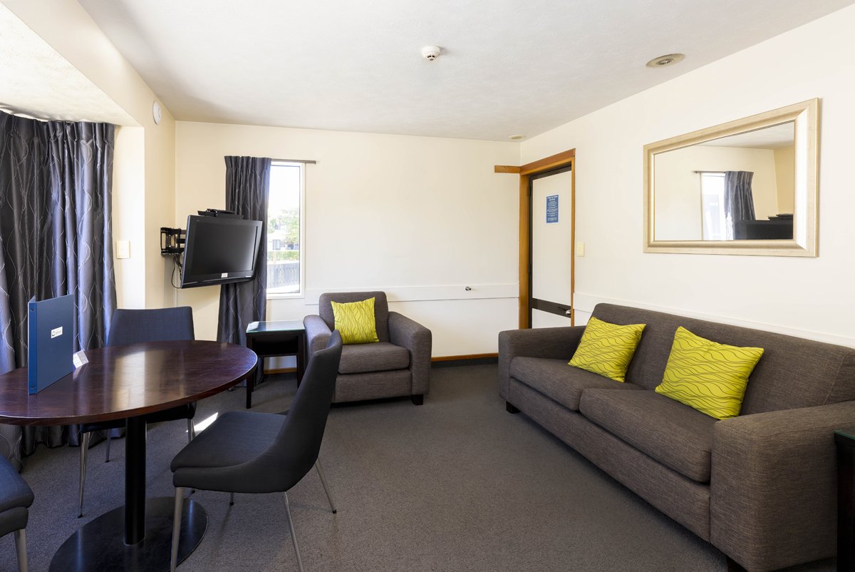 Airport Gateway Motel - 835-6.jpg