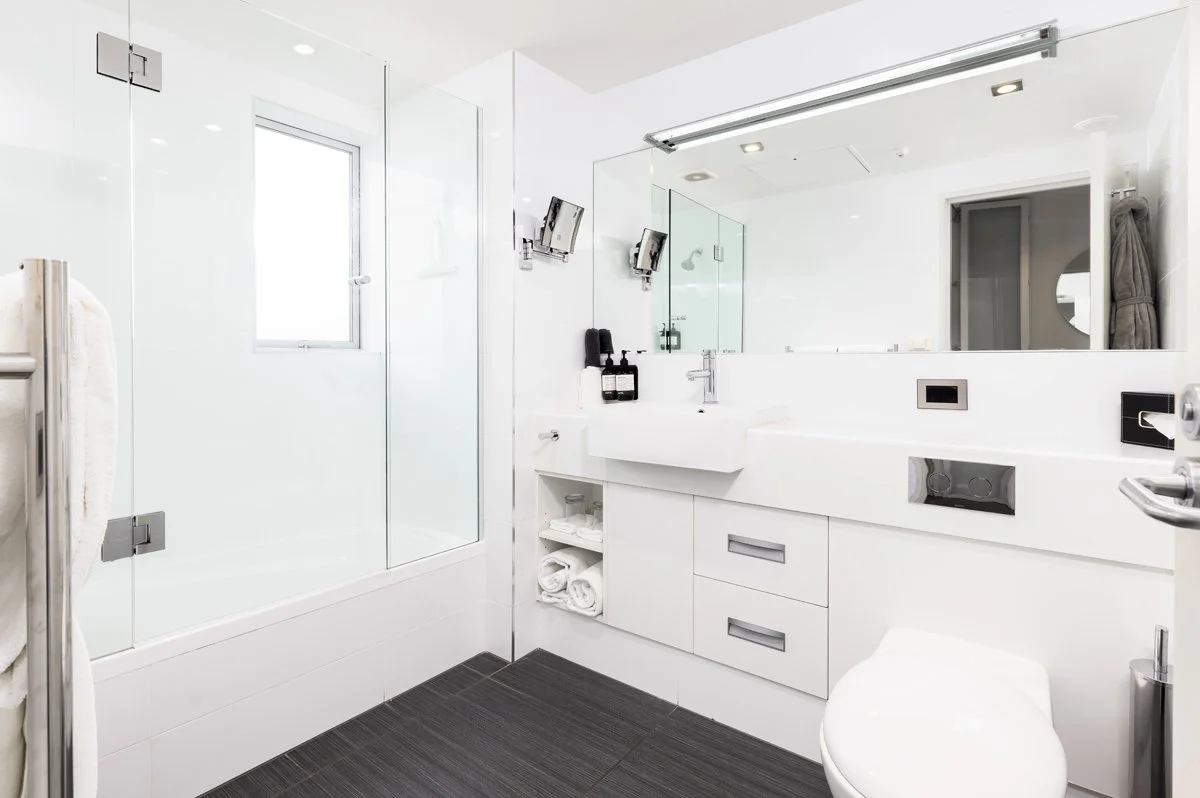 Airport Gateway Motel - Room 704-8.jpg