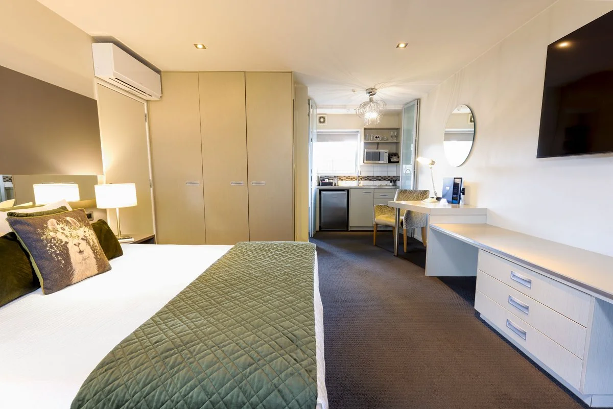 Airport Gateway Motel - Room 504-8.jpg