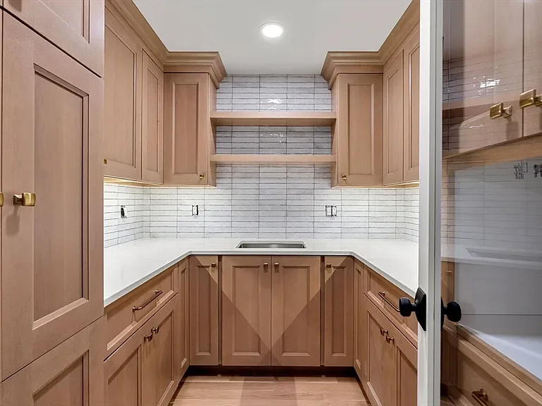 Dexter - Pantry.webp