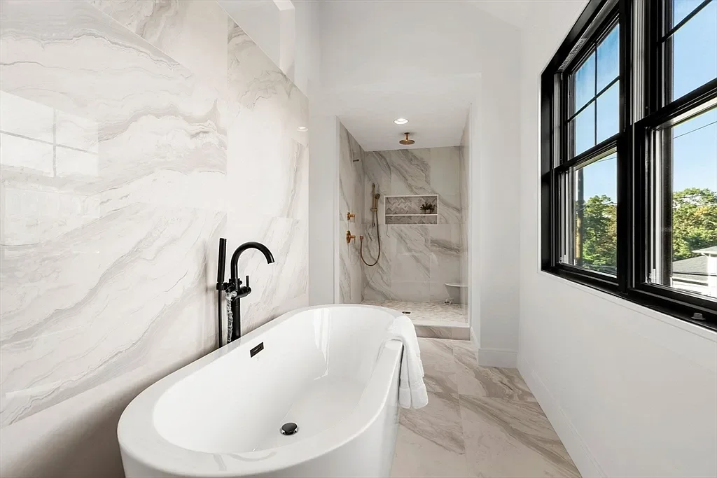 Dexter - Primary Bath Tub.webp