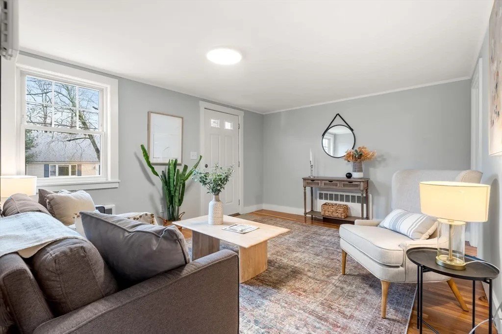 Living Room 2.jpg