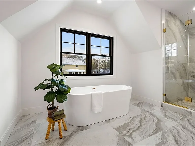 Primary Bath Tub 2.webp