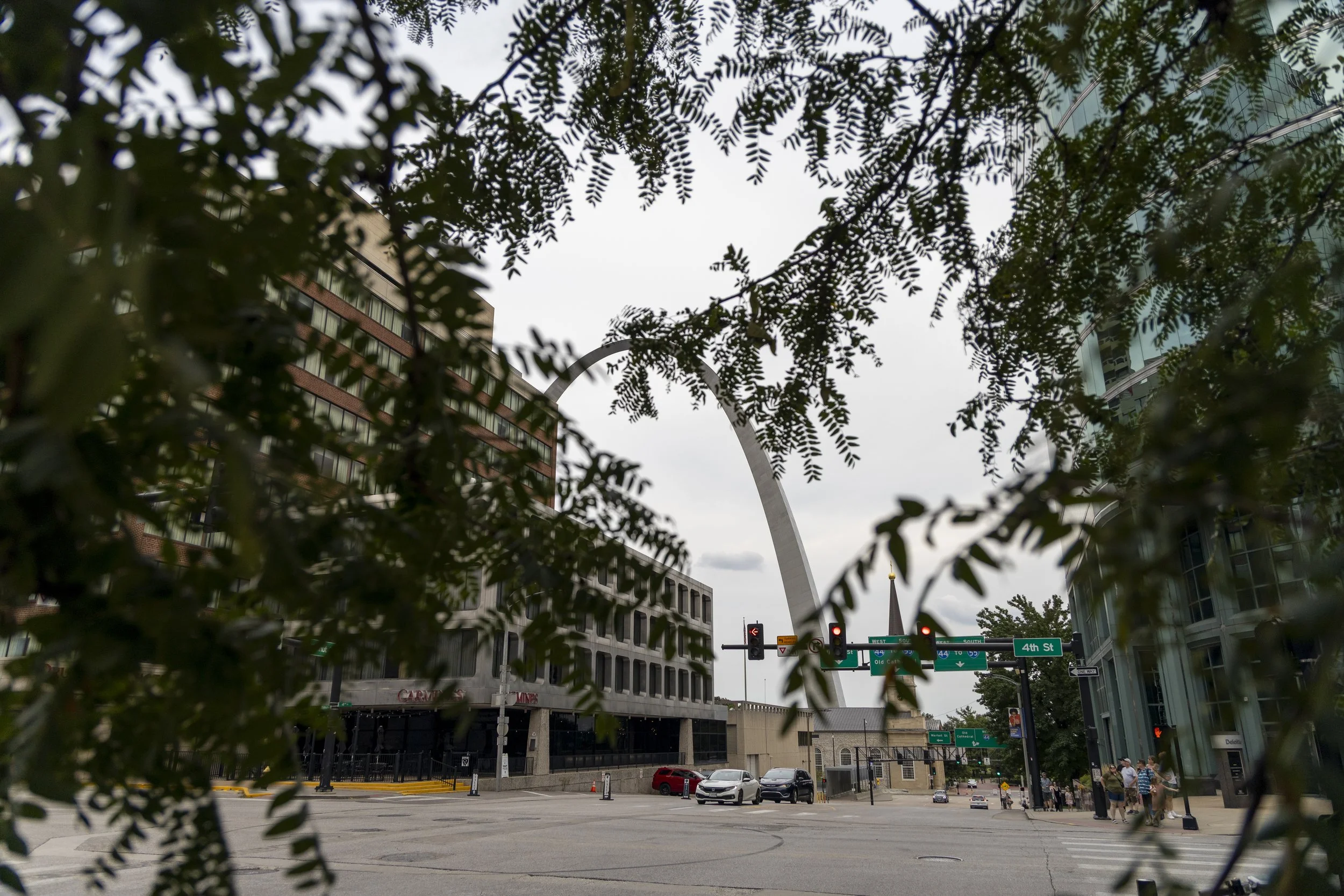 Monumentum Inter Folia