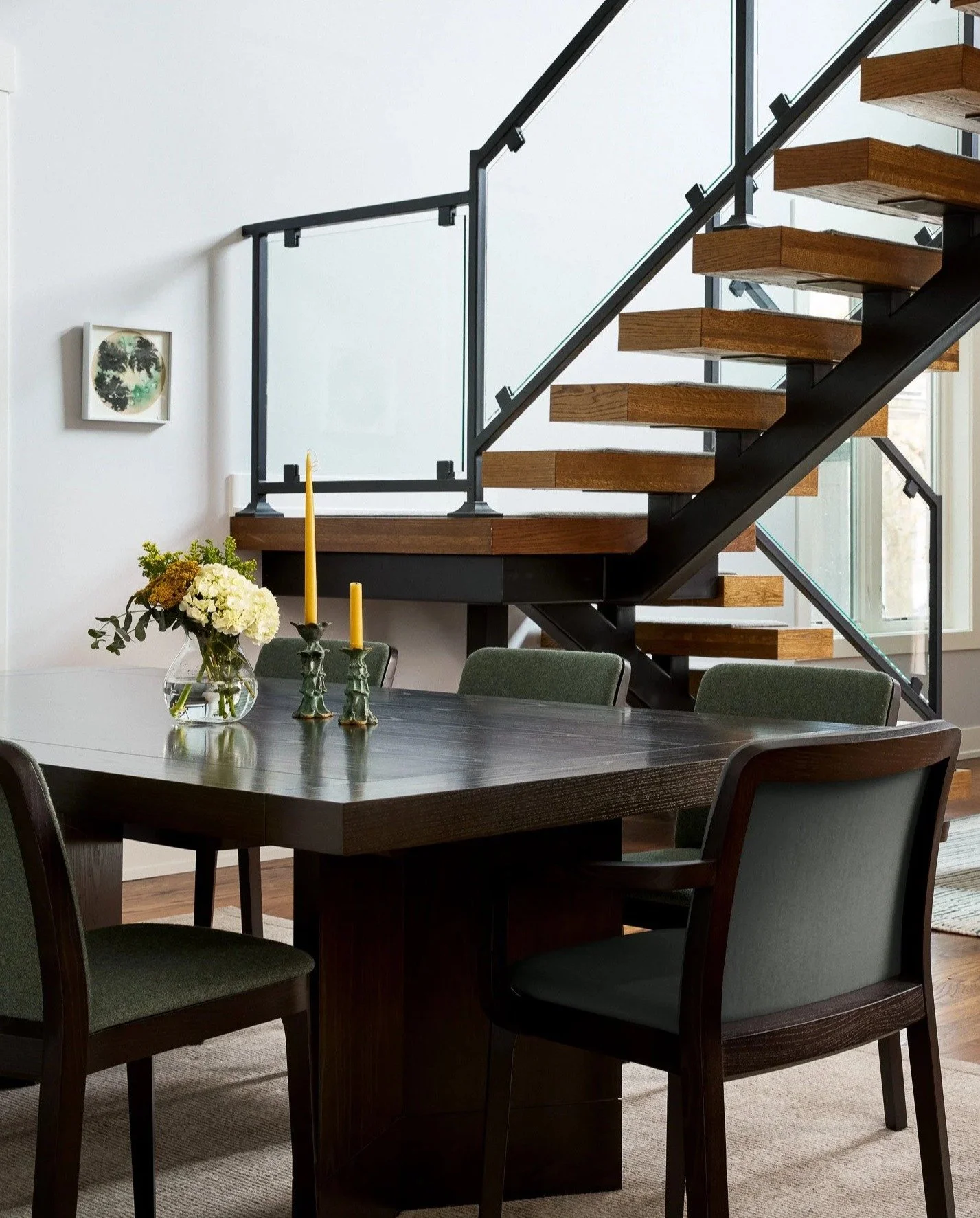 The Urban Dining Chair by @verywooditaly is versatile, stackable, and available in a variety of ashwood finishes. Choose from a wood back, an upholstered back, or a cane back, as well as with or without armrests.

Featured here in a stunning design b