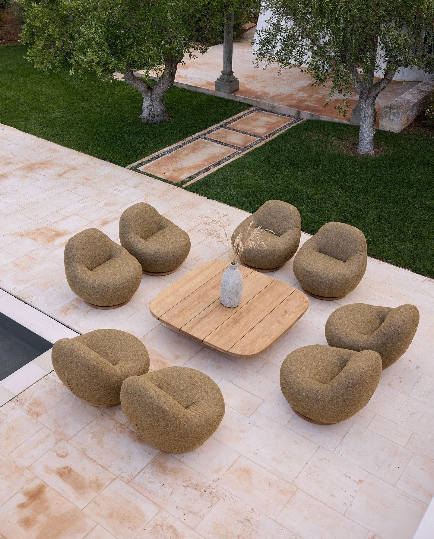 Like a jewel for every season 🍂

The Gem Chair by @caneline ne shines in rich colors and soft curves, echoing autumn&rsquo;s warmth while staying timeless year-round. Indoor or out, it&rsquo;s a statement of comfort and style.

Find your Gem this fa
