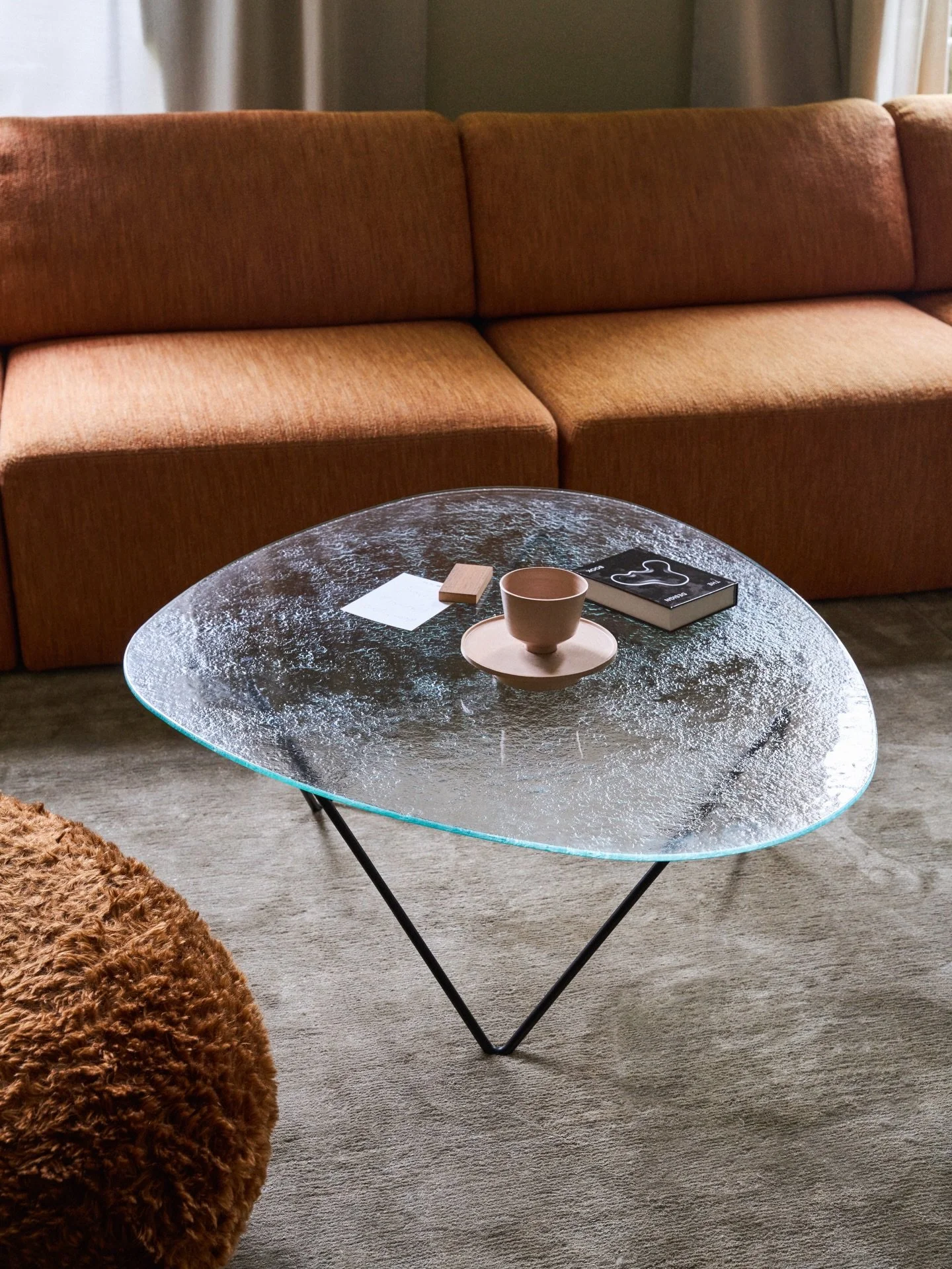 The Pedrera Coffee Table, first designed in 1955 by Barba Corsini, now reimagined with textured glass in Transparent, Smoke, and Bronze.
Inspired by the vaulted ceilings of La Pedrera, its sculptural base keeps the silhouette light while adding archi