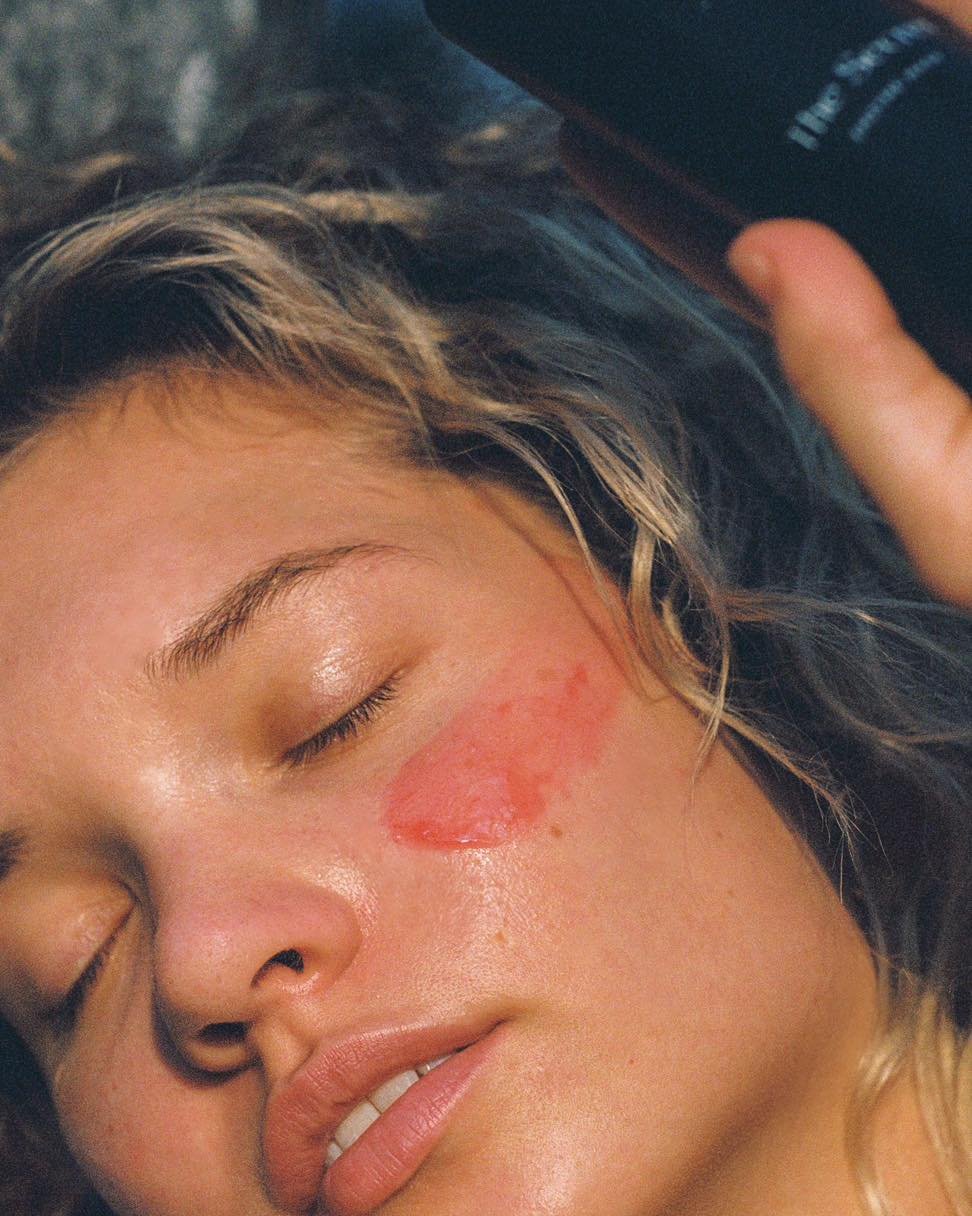 The Science behind @the_secret_skincare ❤️

This exfoliating gel mask, powered by fruit enzymes from Cranberry, Plum, Pomegranate,
Grapefruit, and Grape, works to refine and visibly brighten your complexion. ✨

Fruit enzymes break down proteins that 