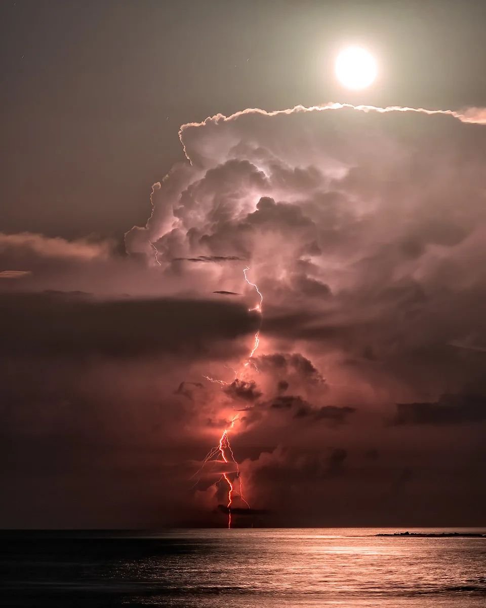 Oh, now feel it coming back again
Like a rolling thunder chasing the wind
Forces pulling from the center of the Earth again
I can feel it
&middot;
&middot;
&middot;
&middot;
&middot;
&middot;
&middot;
&middot;
&middot;
&middot;
#weather #nature #l
