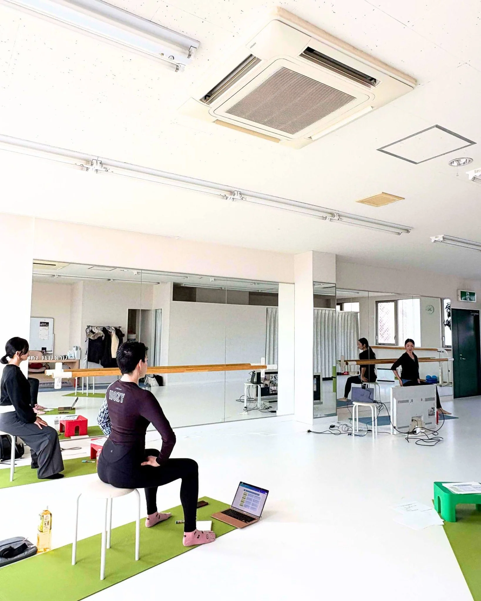 @hako_bodytuning Chair HBT and Senior HBT workshop ✨

It's been a couple of weeks since attending these workshops and I've been having so much fun using what I learnt in all of my lessons! 

I've been able to use the techniques with clients who have 