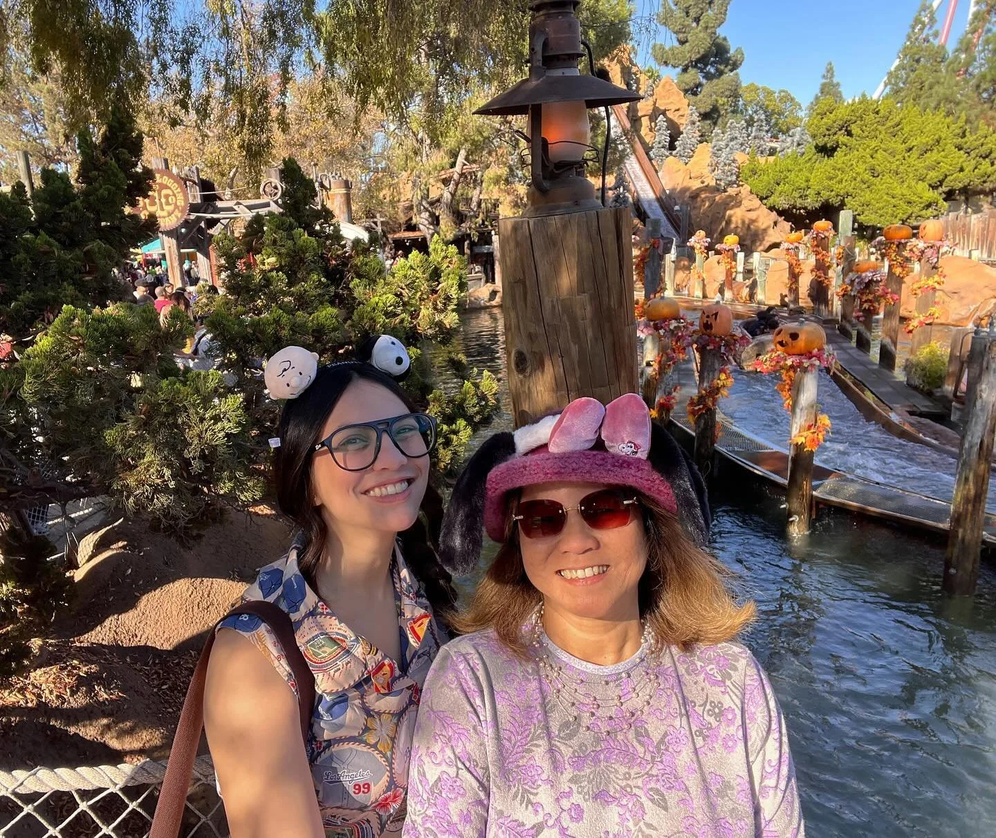 November 3, 2024

Knott&rsquo;s Berry Farm with Omma

Walked into the Robertson&rsquo;s reunion of some sort, eventually made our way to the park, admired the amazing decor, took a nice walk, rode Supreme Scream, and enjoyed chicken and waffles.

#kn