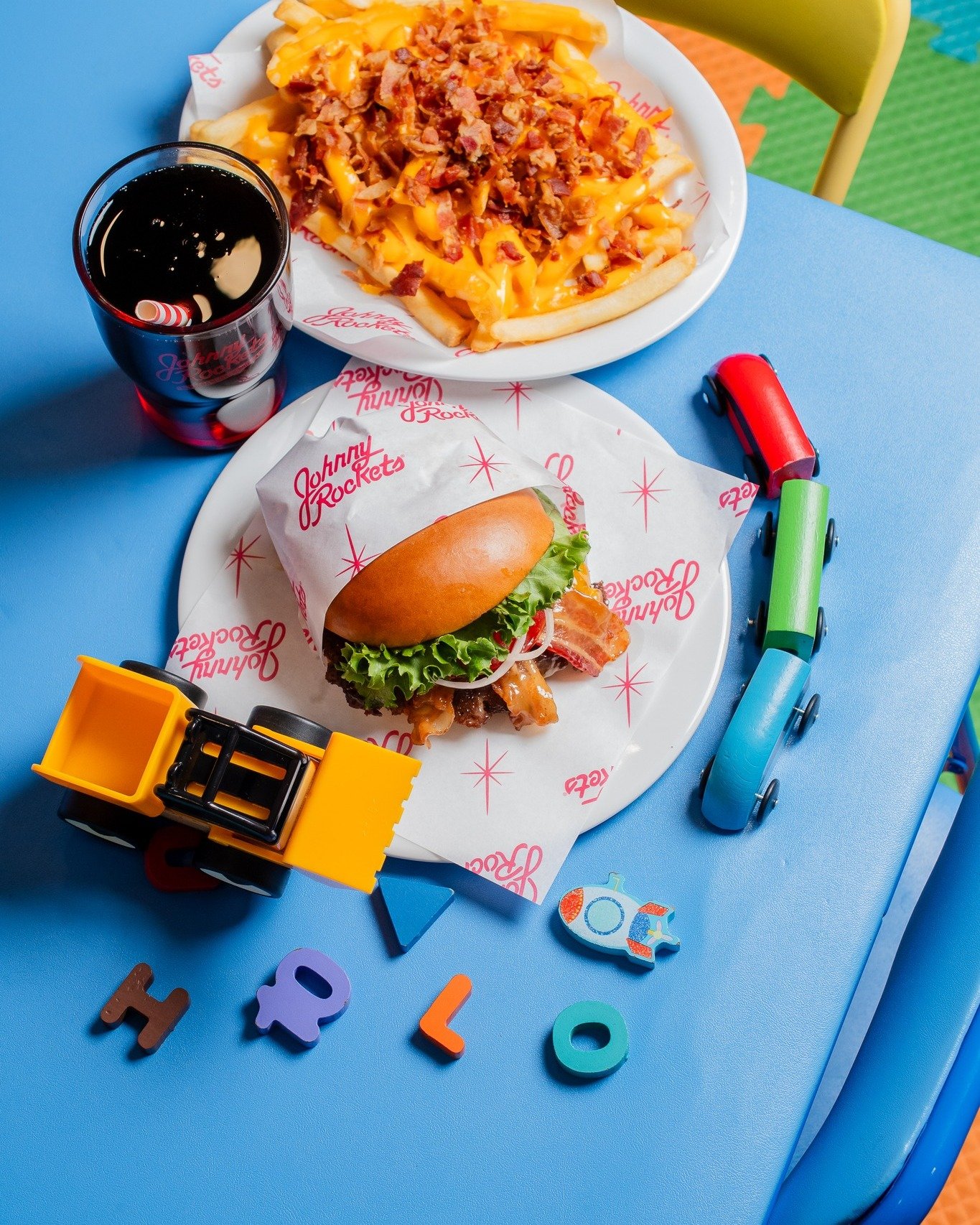 !Tus peques se divierten a lo grande en la ludoteca de Johnny Rockets! 🍔🤩 

*Solo en Parque Las Antenas
.
.
.
#JohnnyRocketsMX #SaborImparable #ComidaDeliciosa #FastFoodLovers #AlgoParaTodos #BurgersAndShakes #Foodie #SaborParaCadaGusto
#FoodLovers