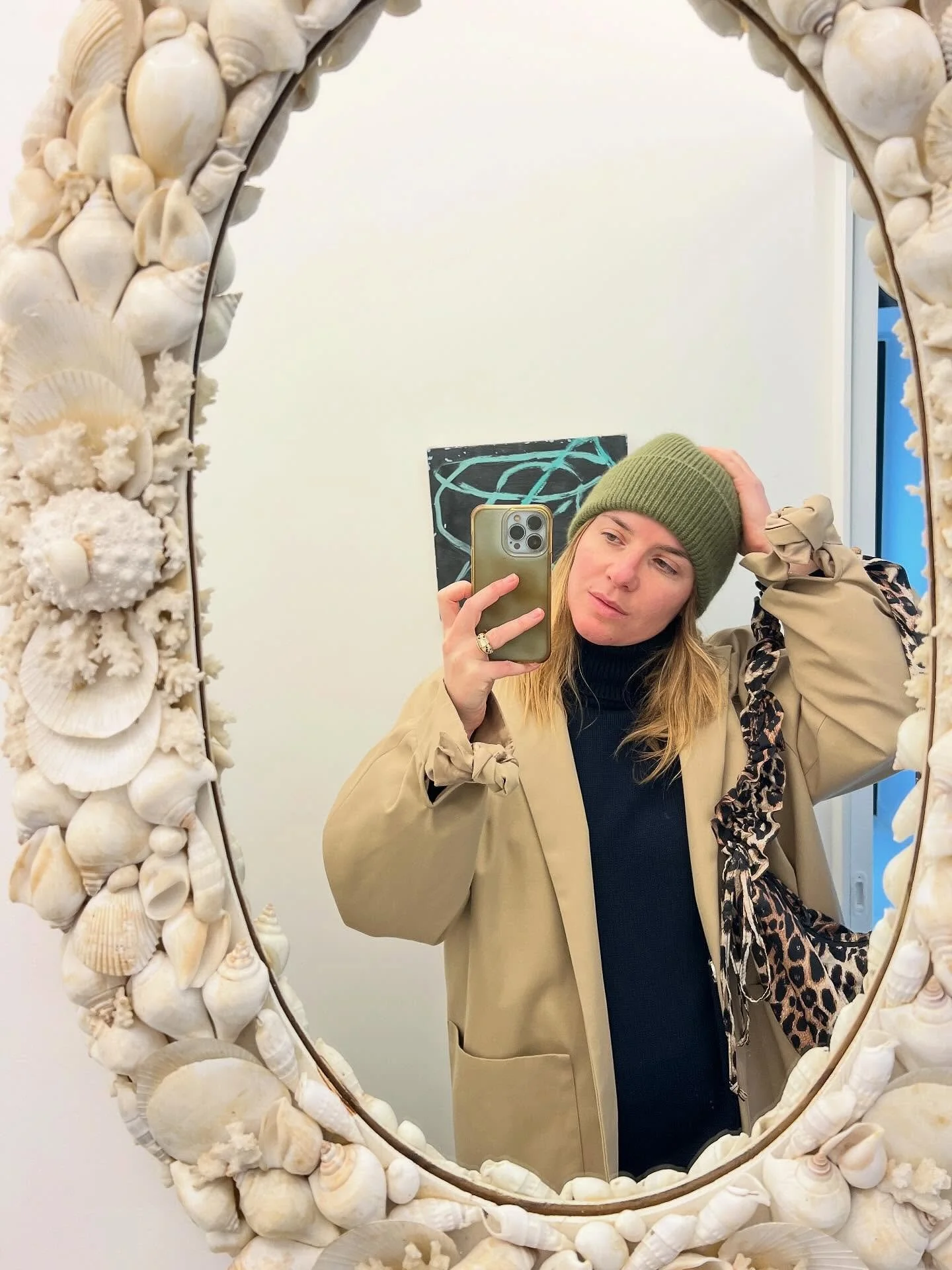 Blue December

Not going anywhere -
Is that true ?
Headed to the beach 
Out there to reach 
Something blue 
Out there 

🌊