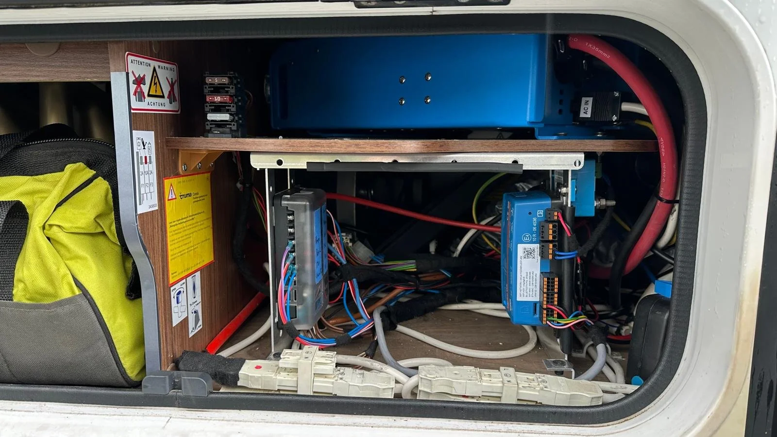 Victron system Hymer MLT Volcanic Van