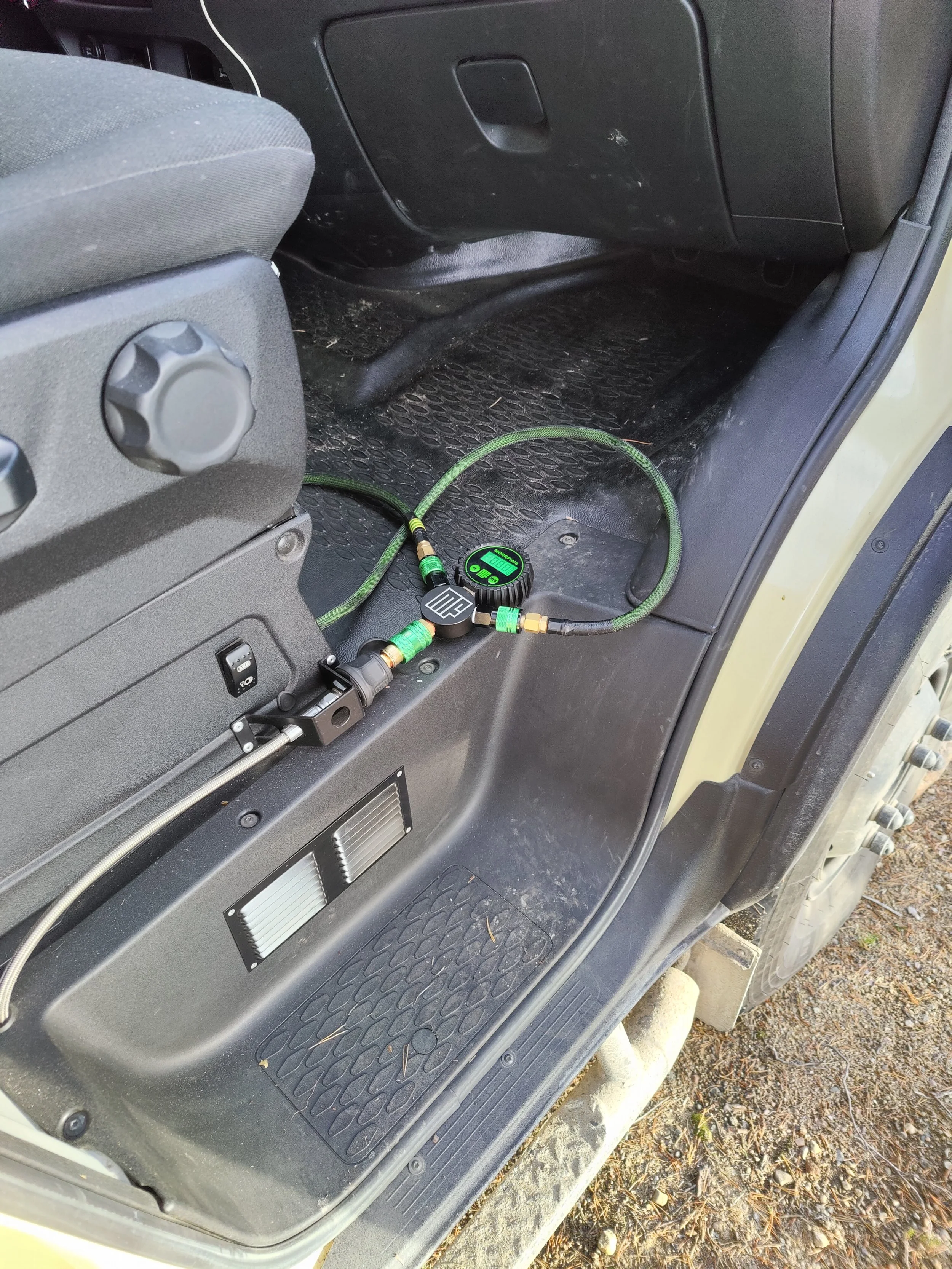 Semi integrated 4 tire inflation system