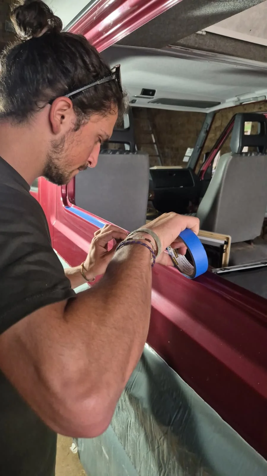 Pose fenêtre sur mercedes benz MB100 Volcanic Van