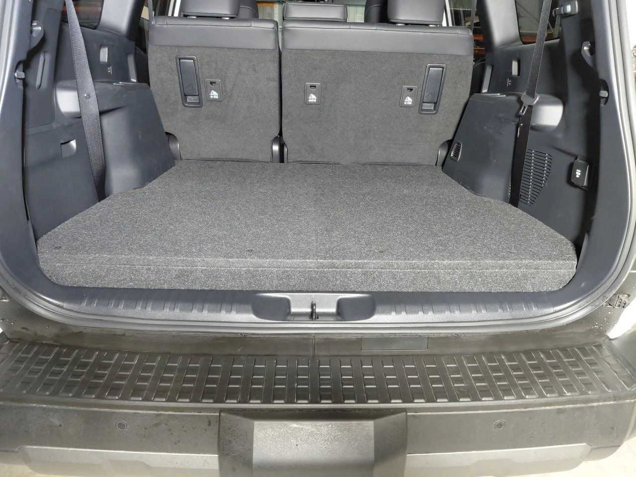 Close-up of frame-supported substructure showing 250kg load rating