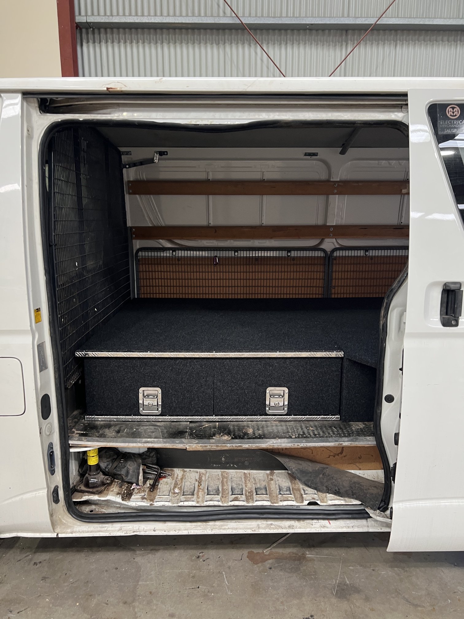 Hiace 1.jpeg