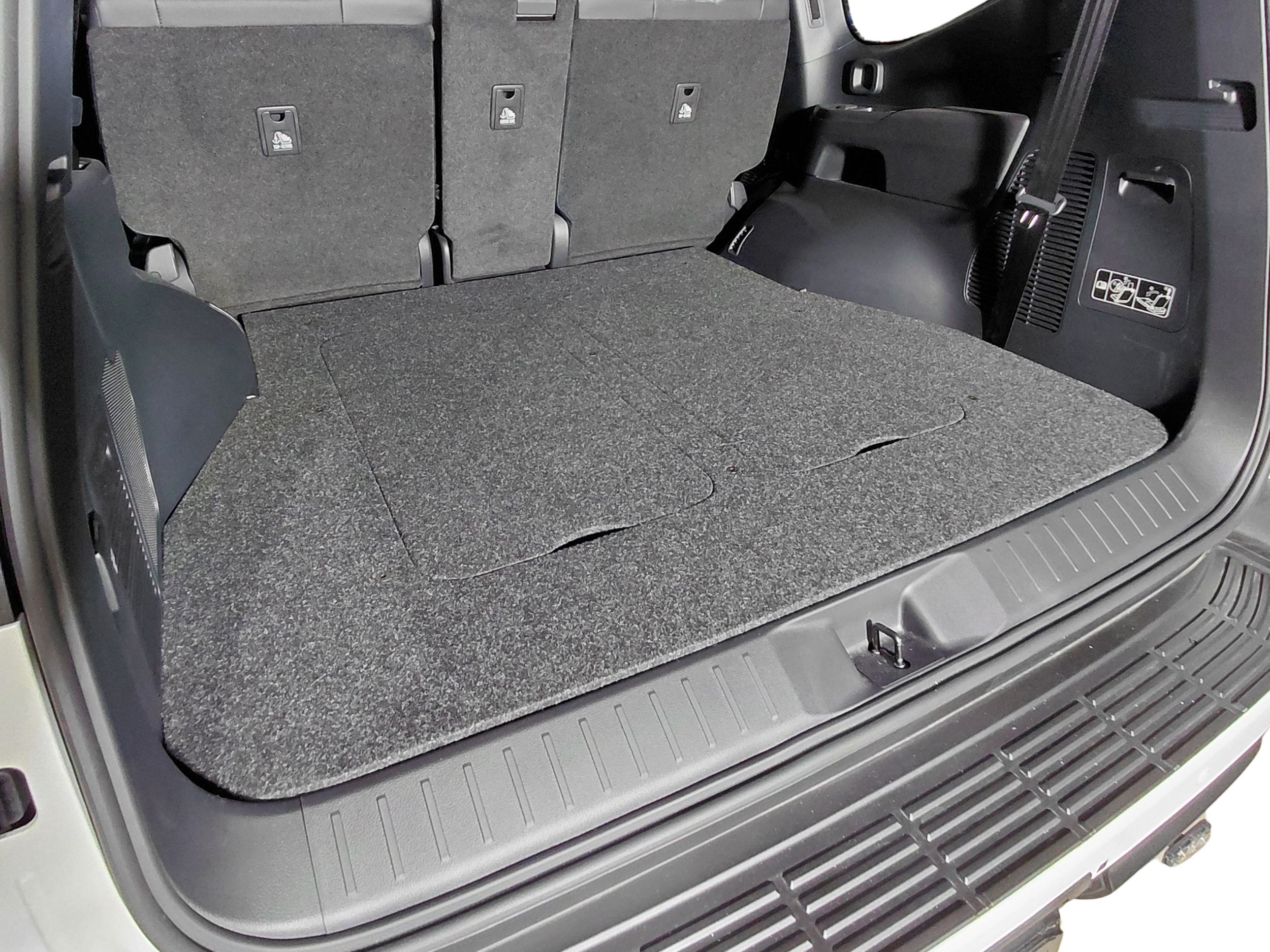 Underfloor lithium battery system for LandCruiser 300