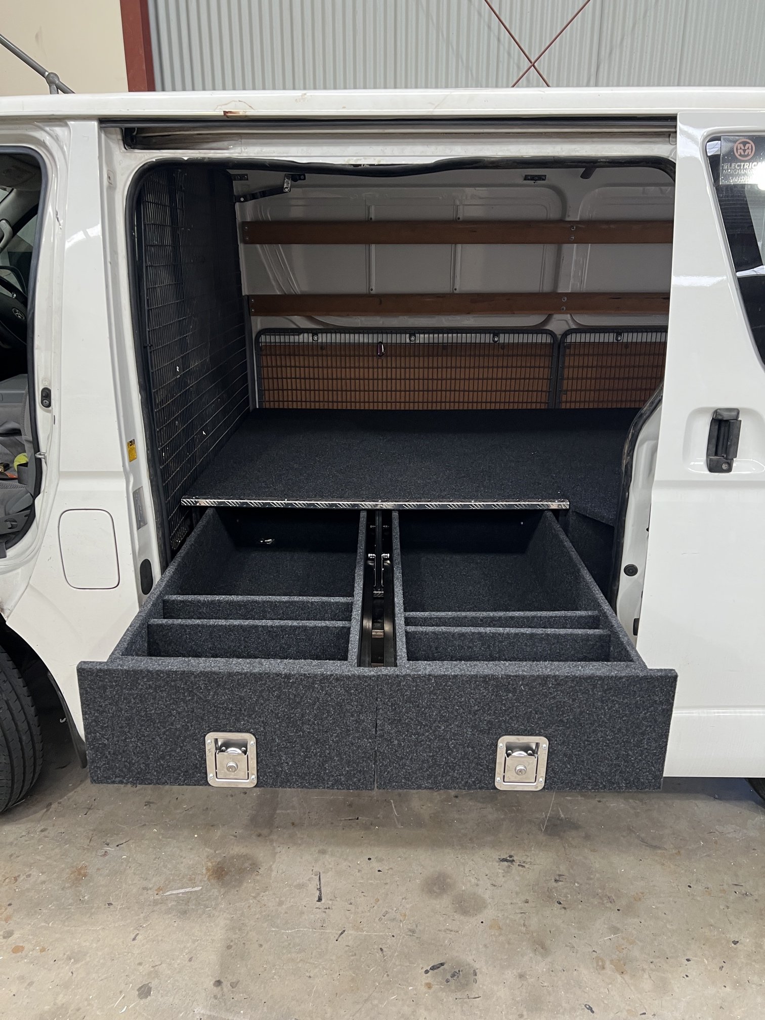 hiace 2.jpeg