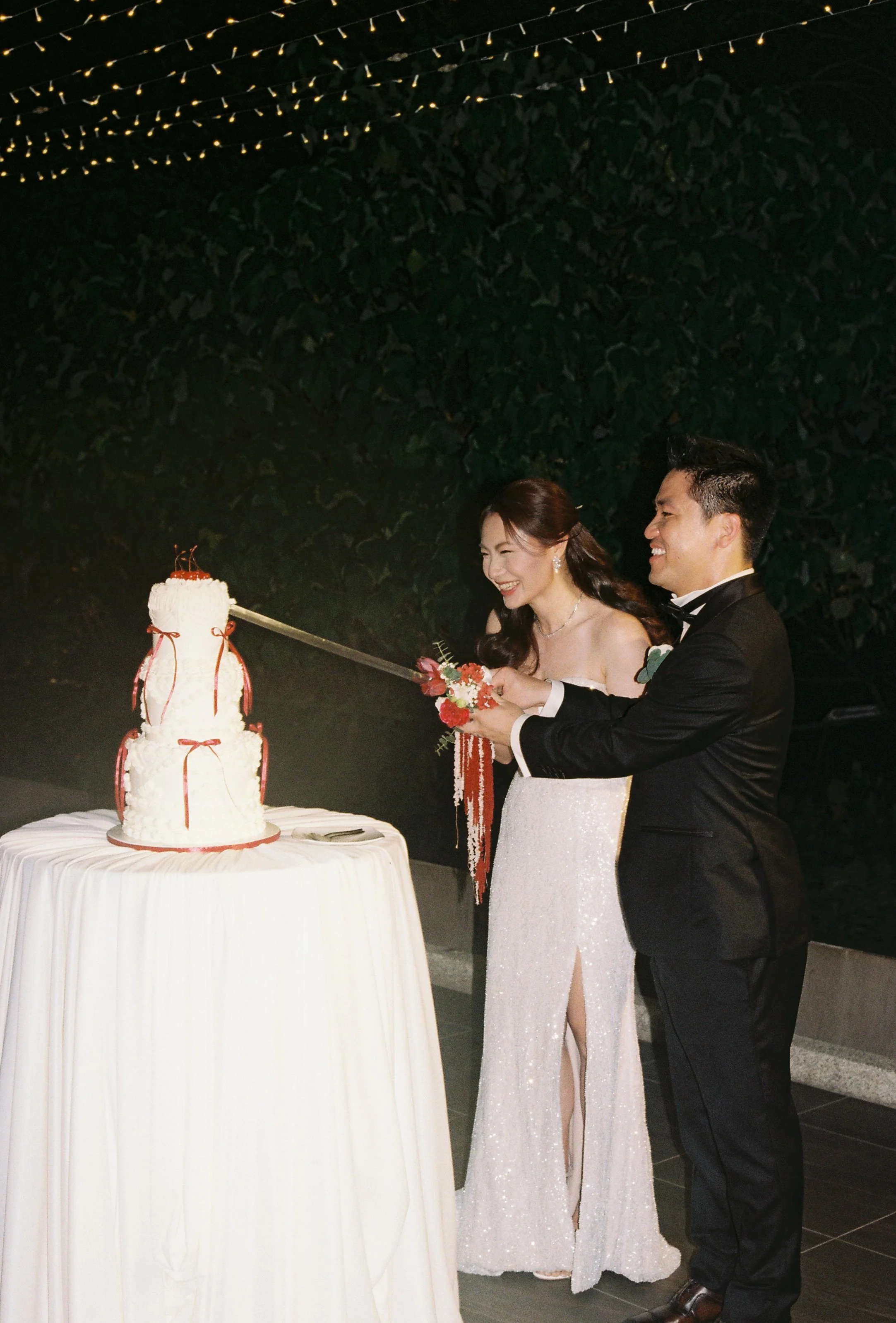 wedding cake cutting film photography phuket