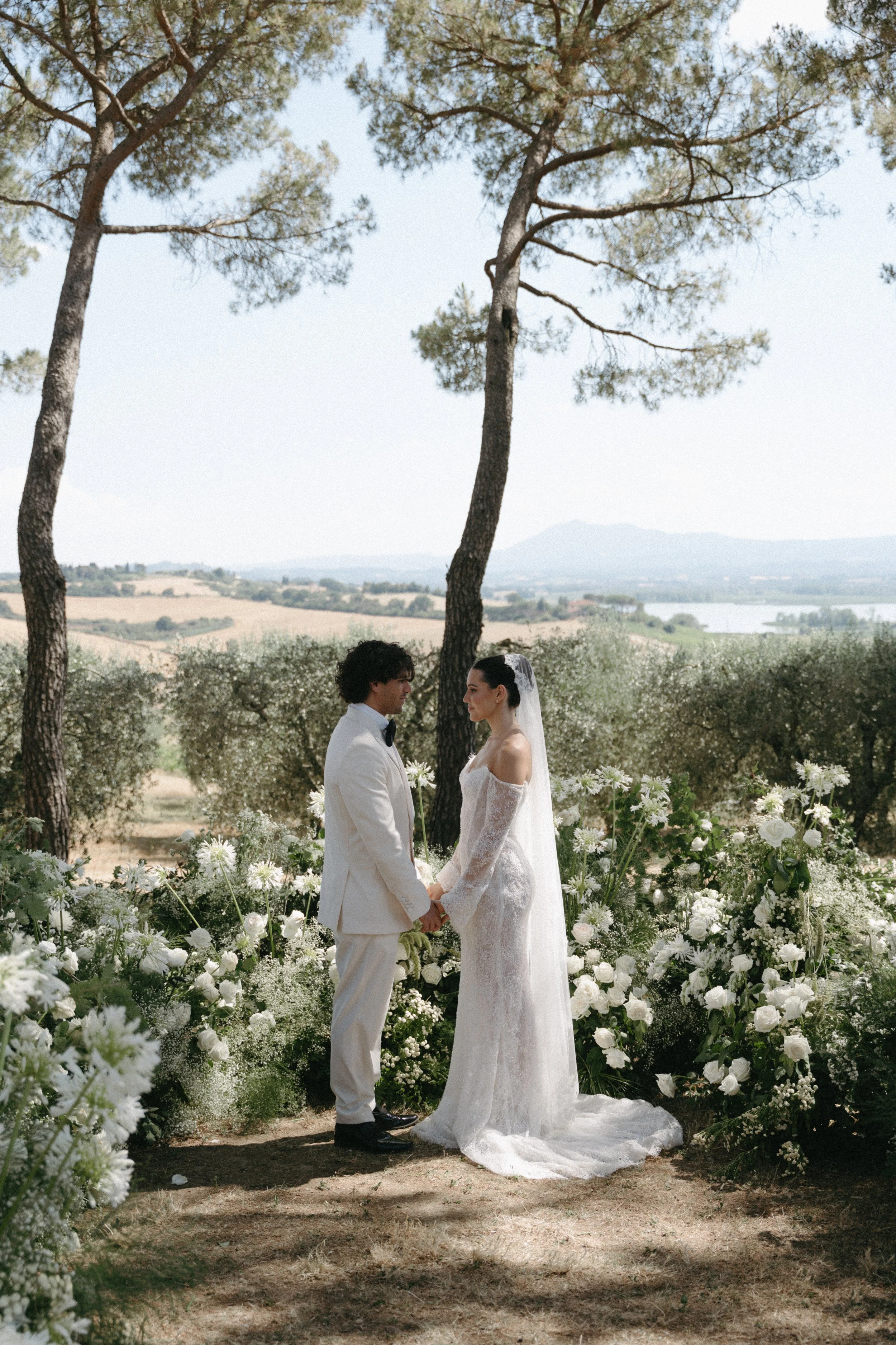 Luxury wedding photographer Tuscany