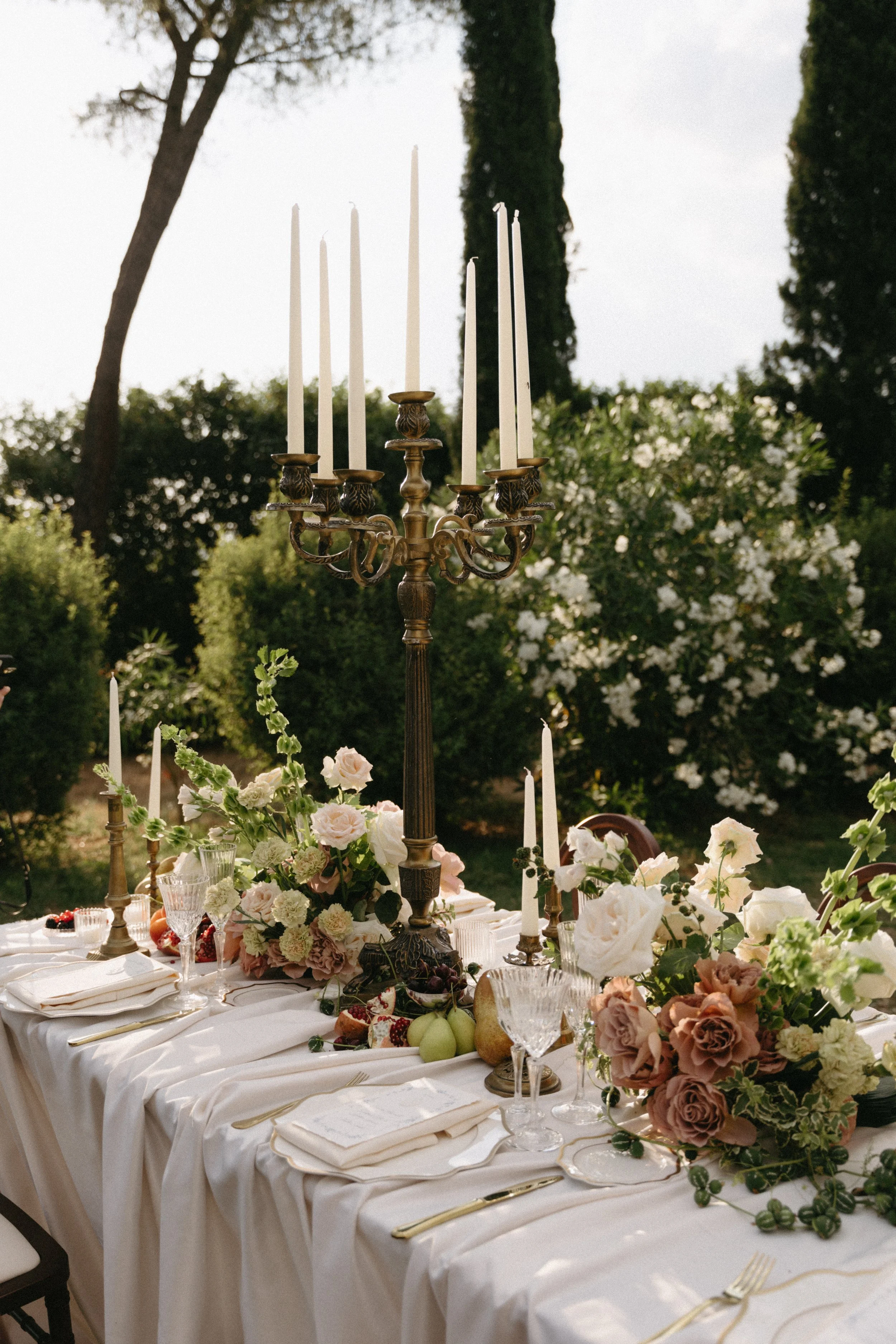 Villa Cozzano micro wedding reception featuring minimalist decor and elegant floral details
