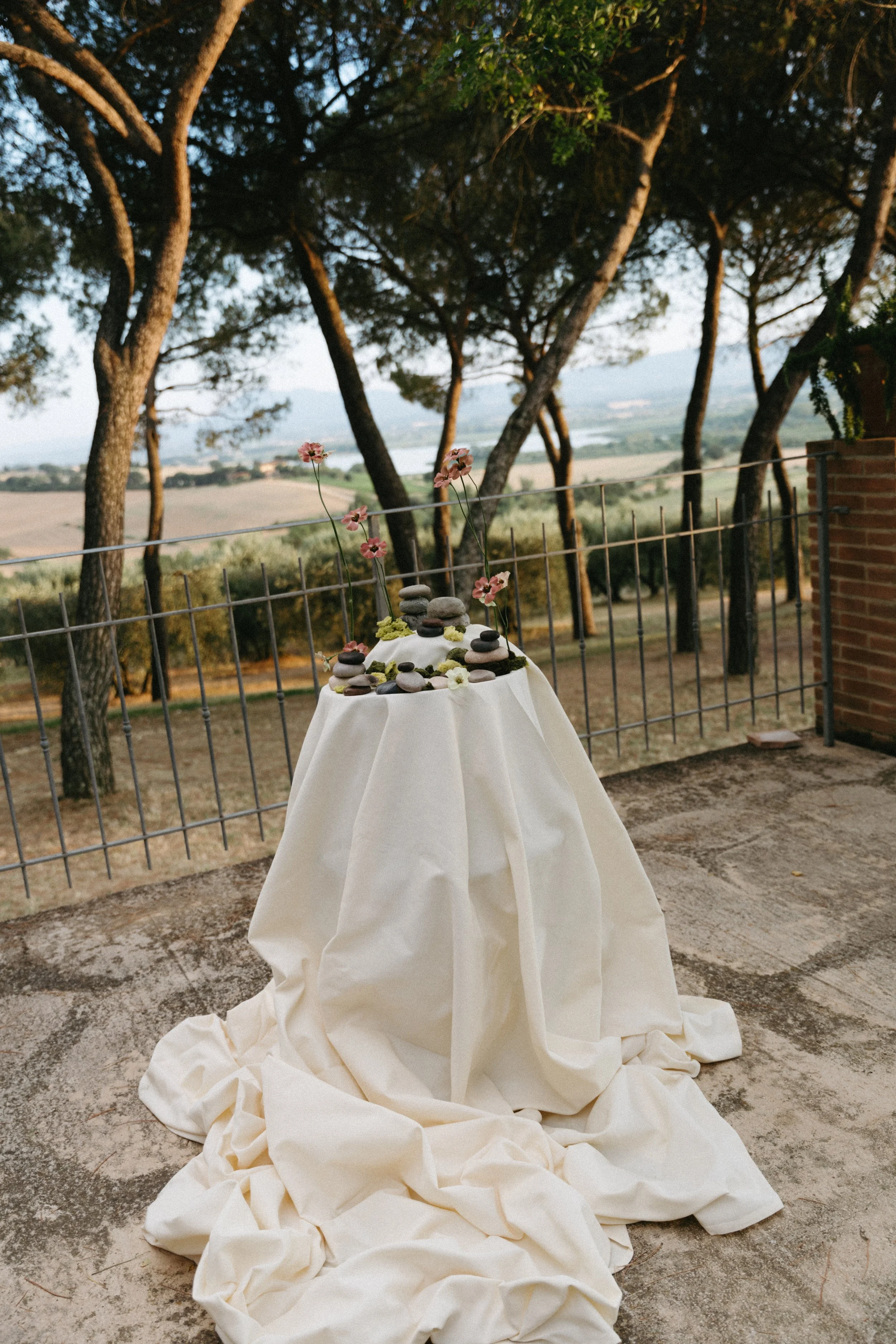 Editorial wedding cake detail Tuscany destination wedding photographer
